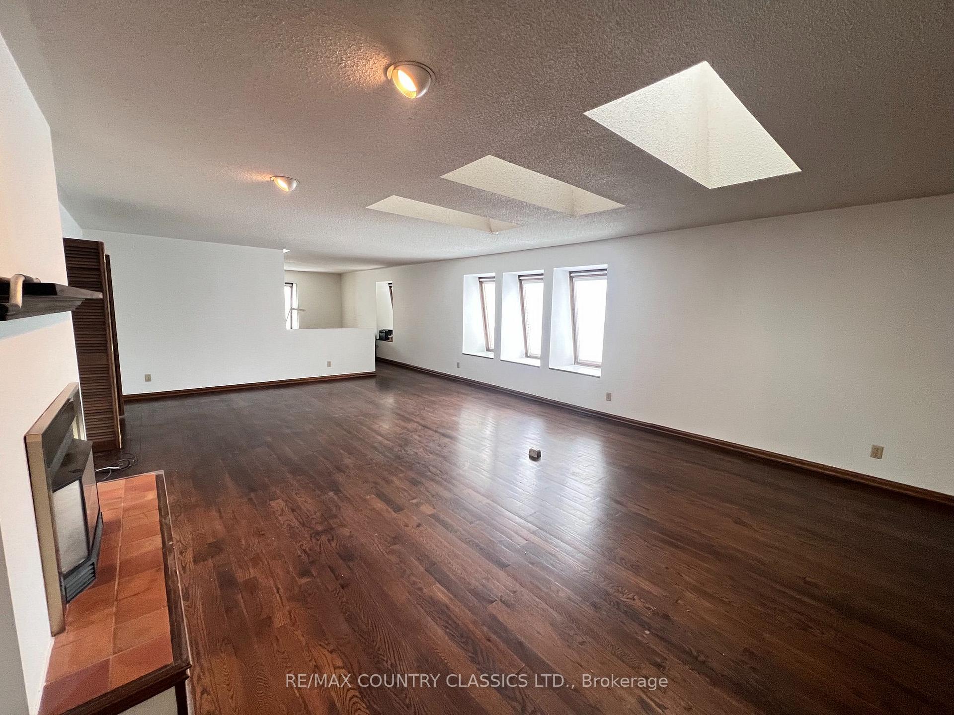 Photo 11 of 10 - 12 Flint Avenue, Bancroft, Bancroft Ward — HOMEH