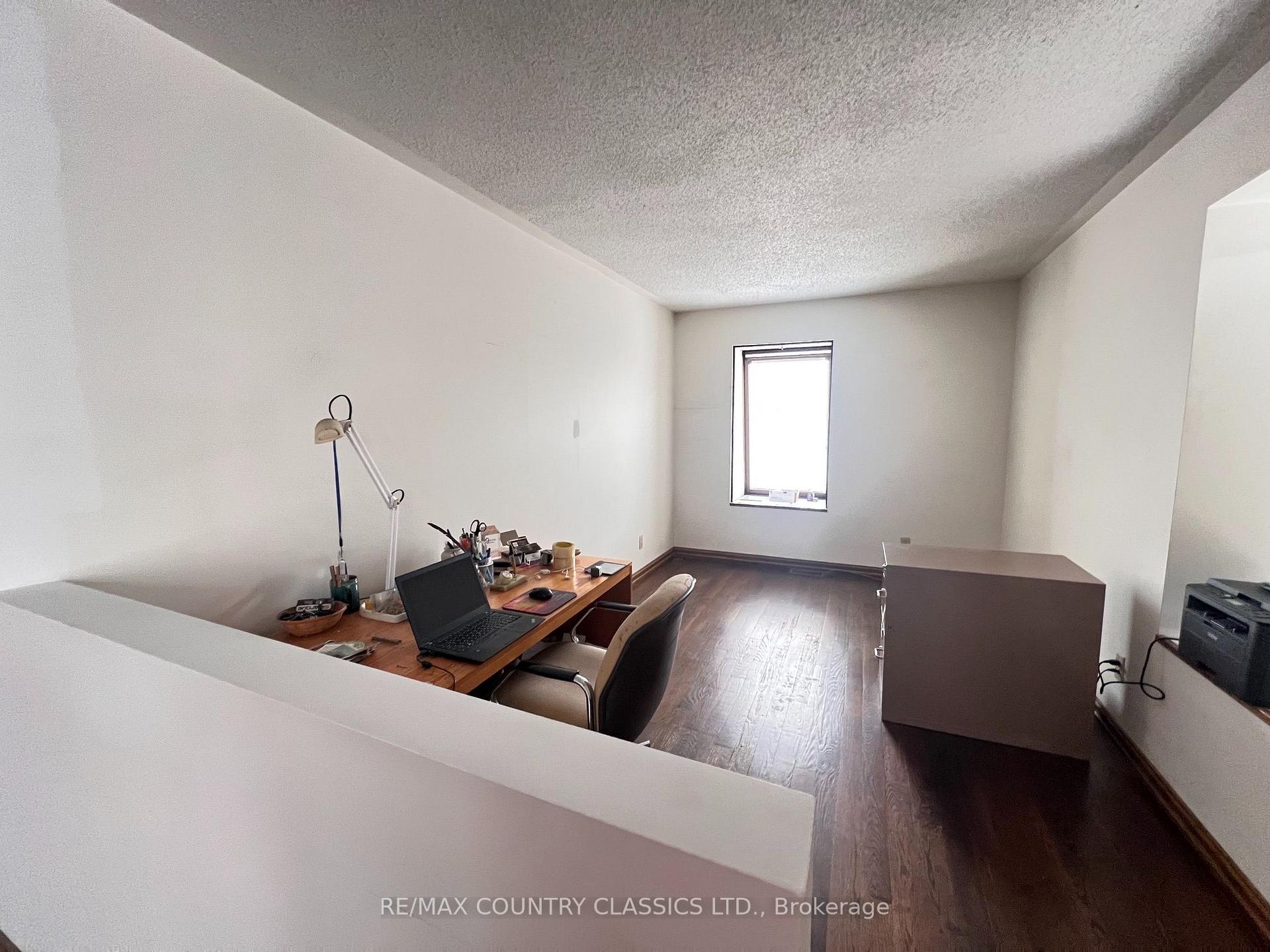 Photo 13 of 10 - 12 Flint Avenue, Bancroft, Bancroft Ward — HOMEH