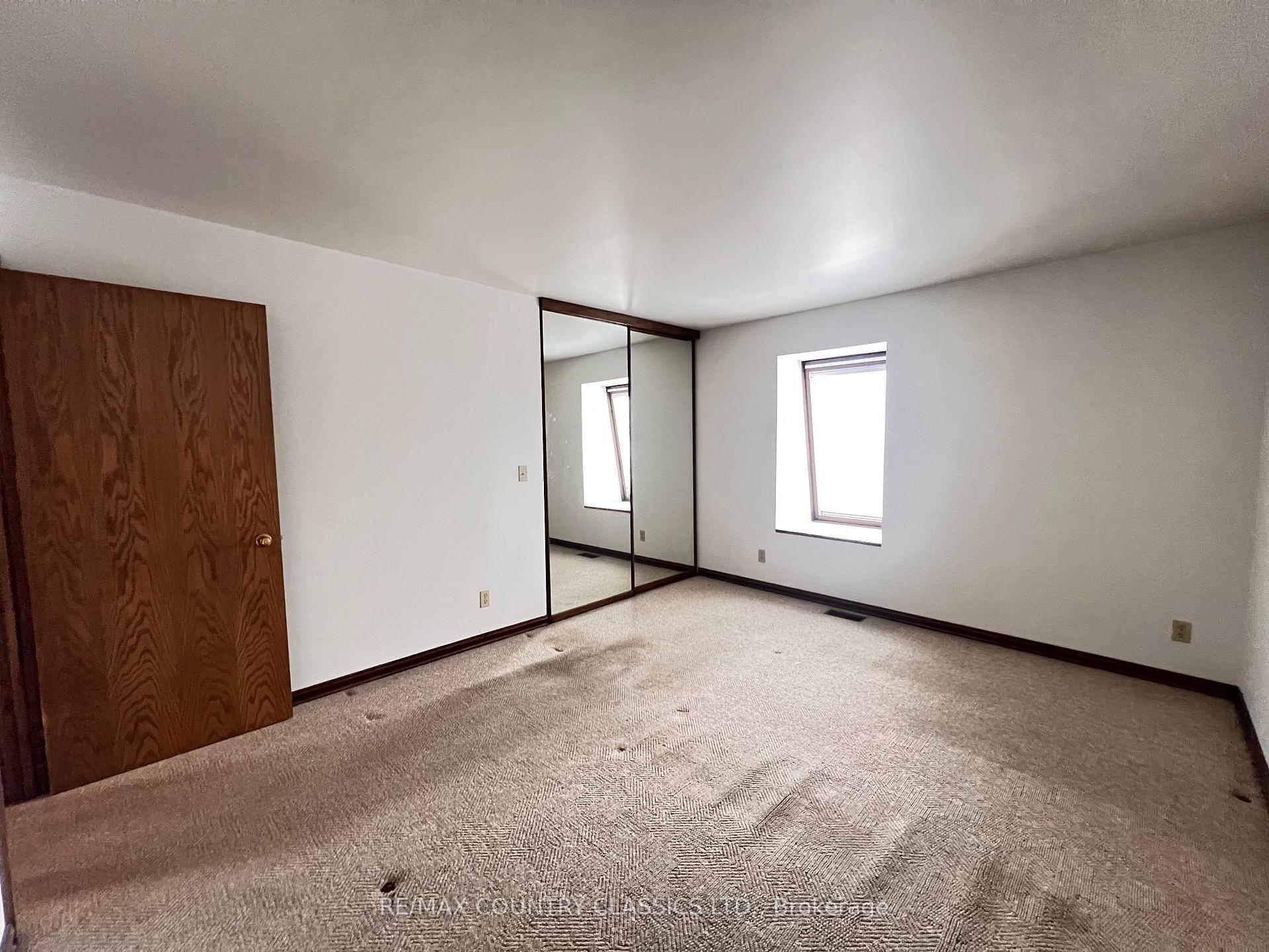 Photo 16 of 10 - 12 Flint Avenue, Bancroft, Bancroft Ward — HOMEH