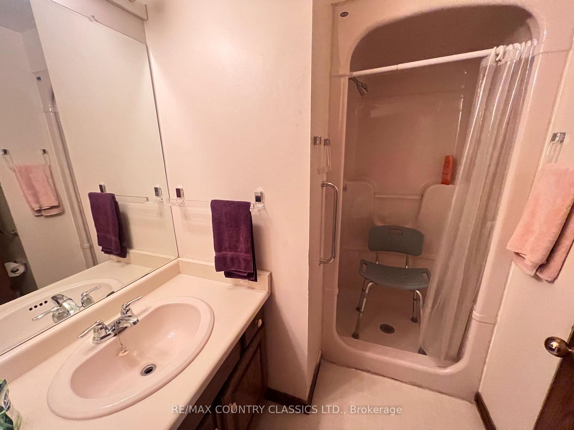 Photo 19 of 10 - 12 Flint Avenue, Bancroft, Bancroft Ward — HOMEH