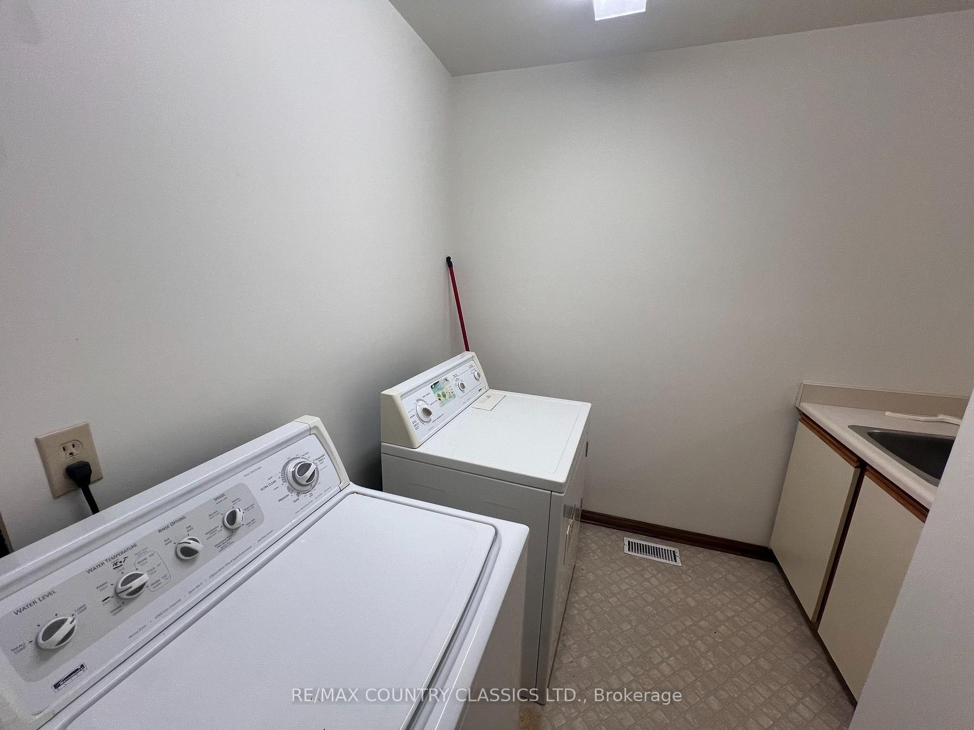 Photo 20 of 10 - 12 Flint Avenue, Bancroft, Bancroft Ward — HOMEH