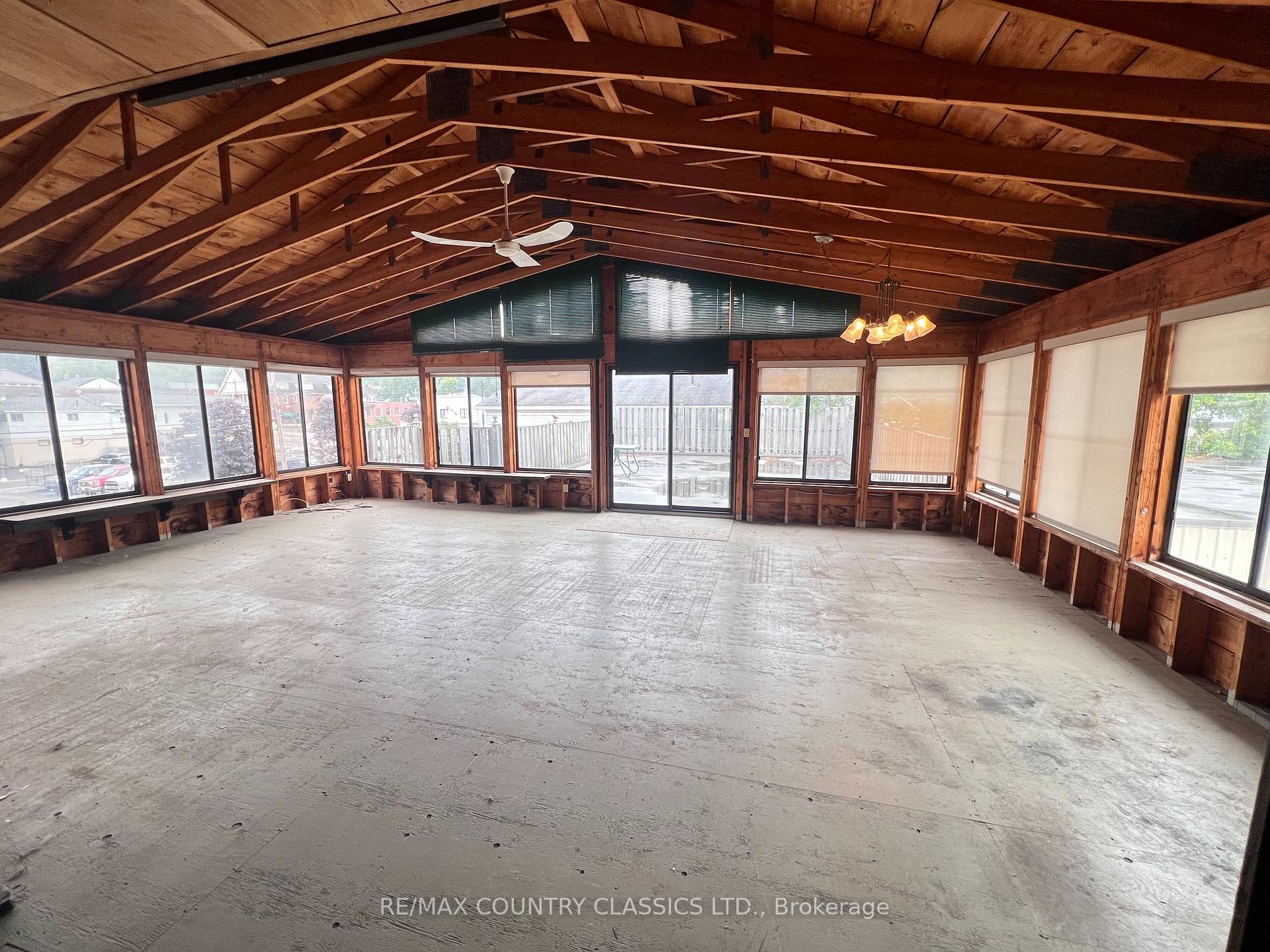 Photo 21 of 10 - 12 Flint Avenue, Bancroft, Bancroft Ward — HOMEH