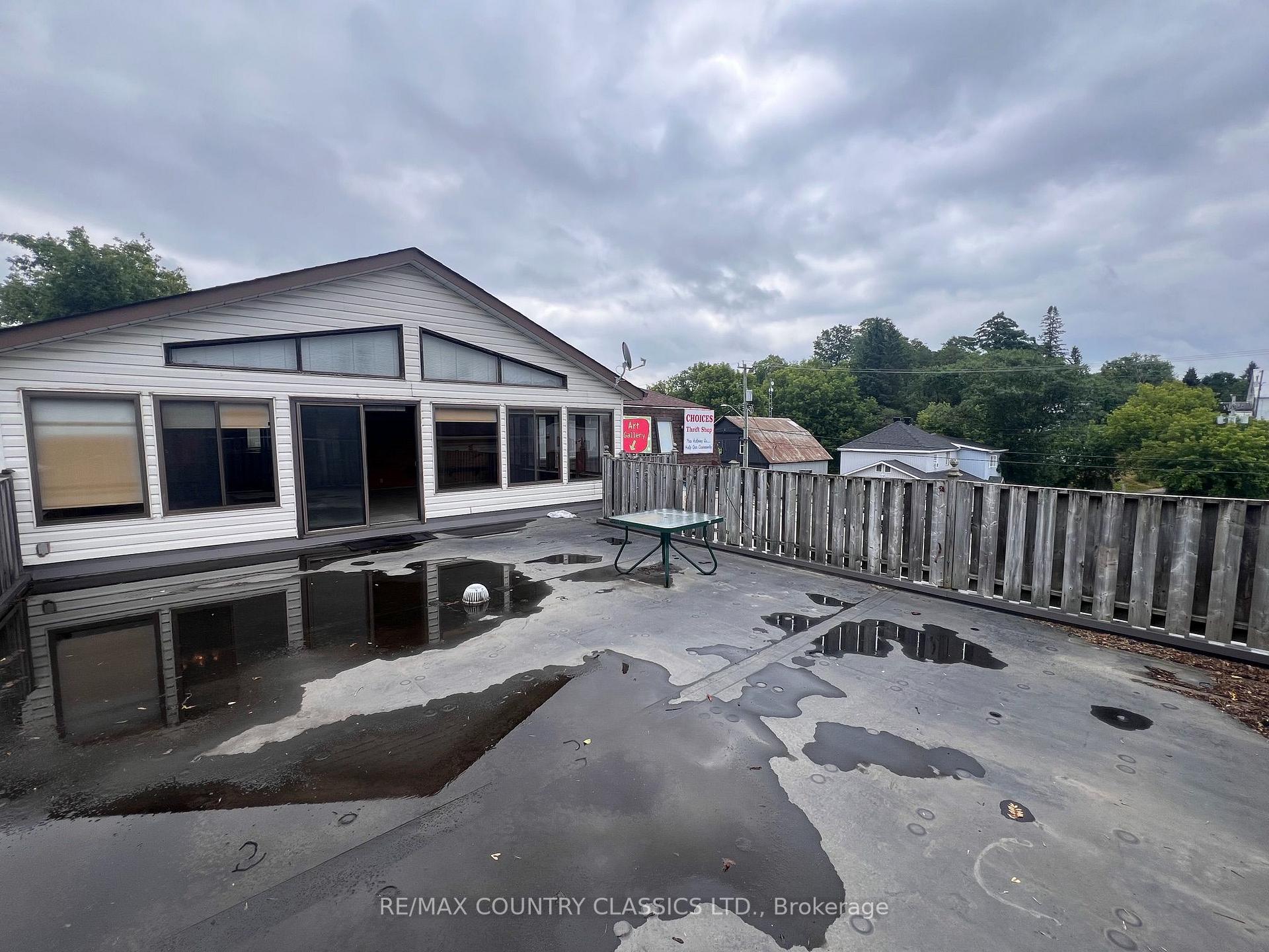 Photo 25 of 10 - 12 Flint Avenue, Bancroft, Bancroft Ward — HOMEH