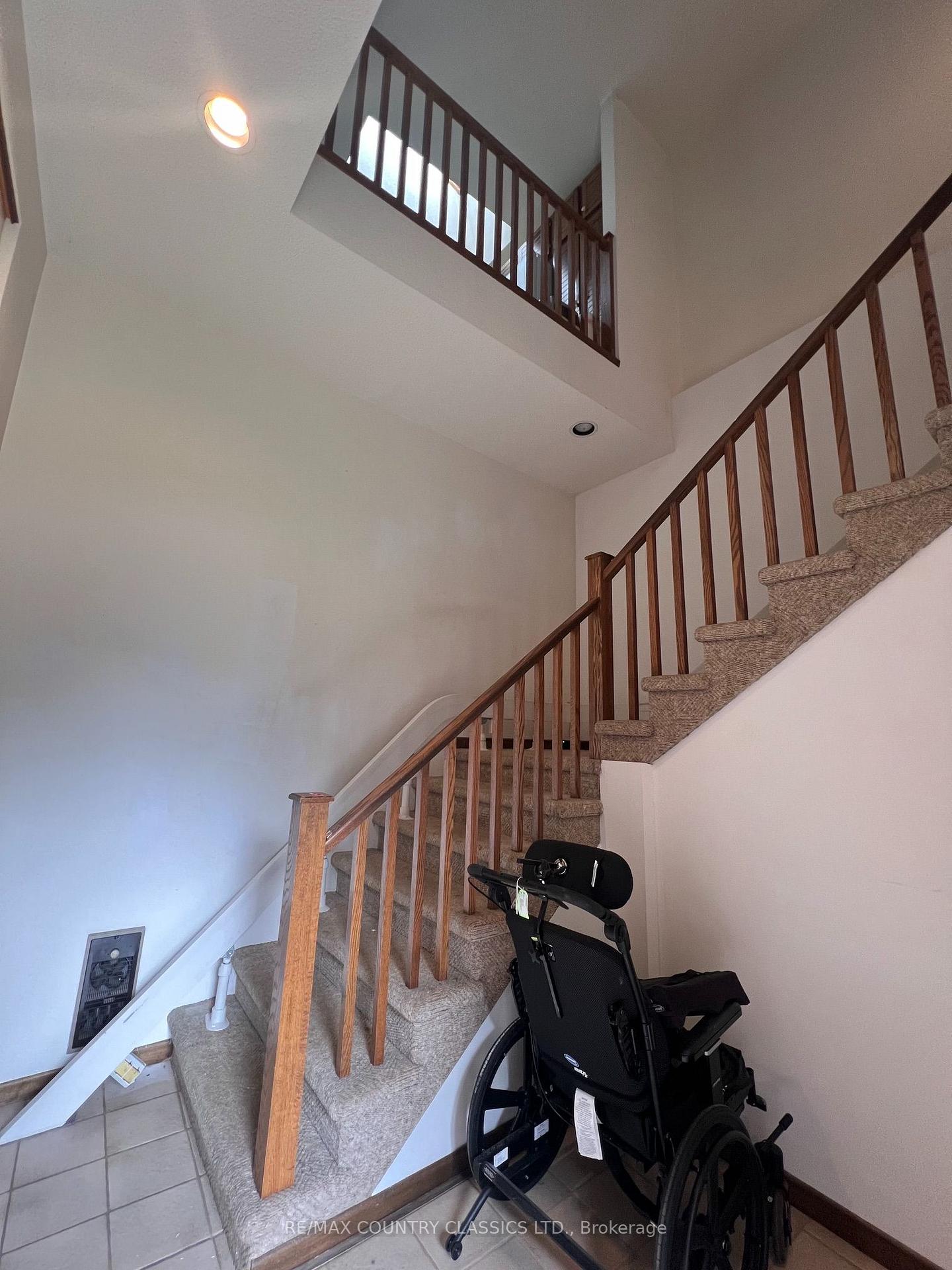 Photo 29 of 10 - 12 Flint Avenue, Bancroft, Bancroft Ward — HOMEH