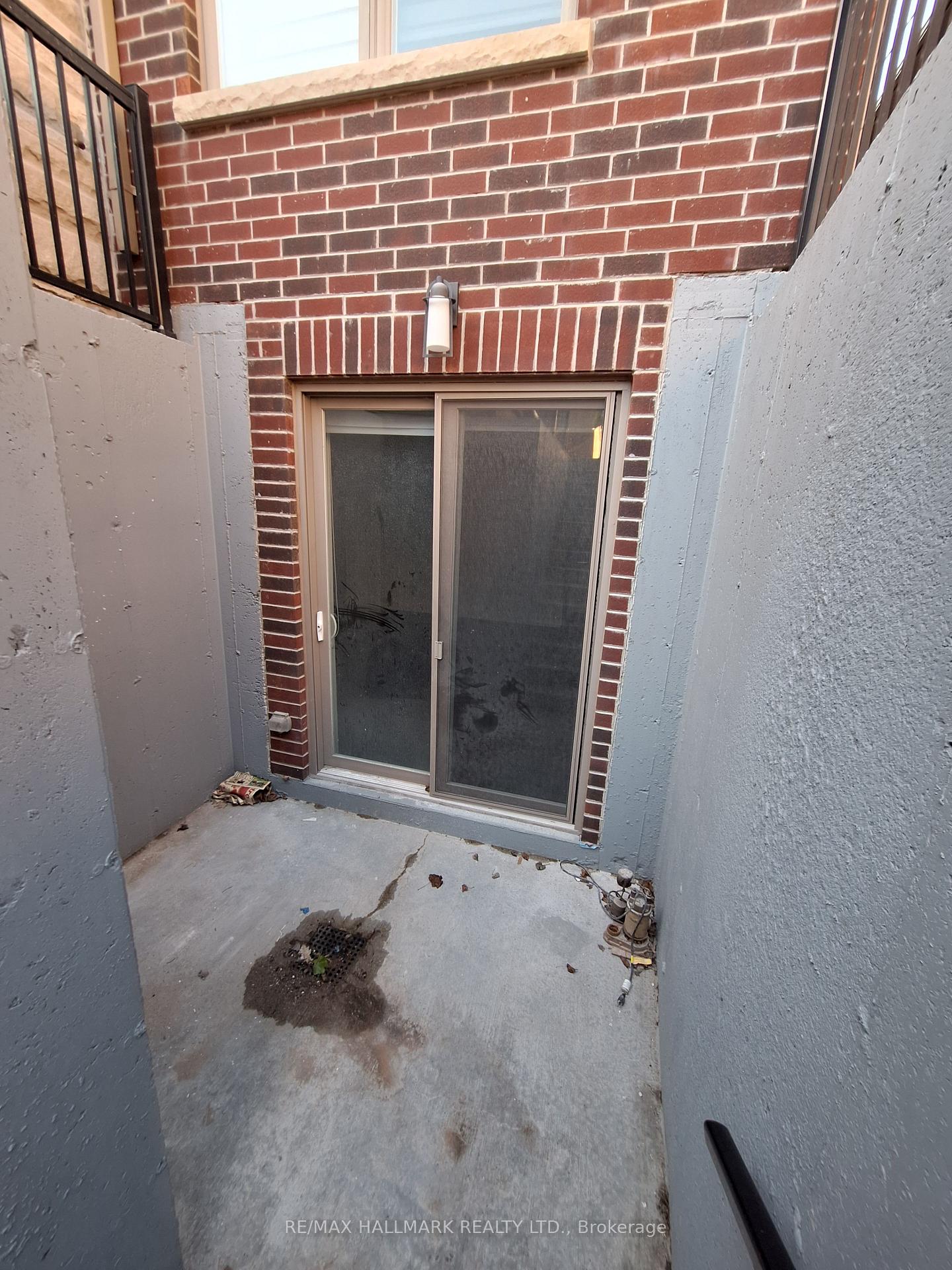 Photo 5 of Unit LOWER, 38 Harrison Avenue, Mississauga, Port Credit — HOMEH