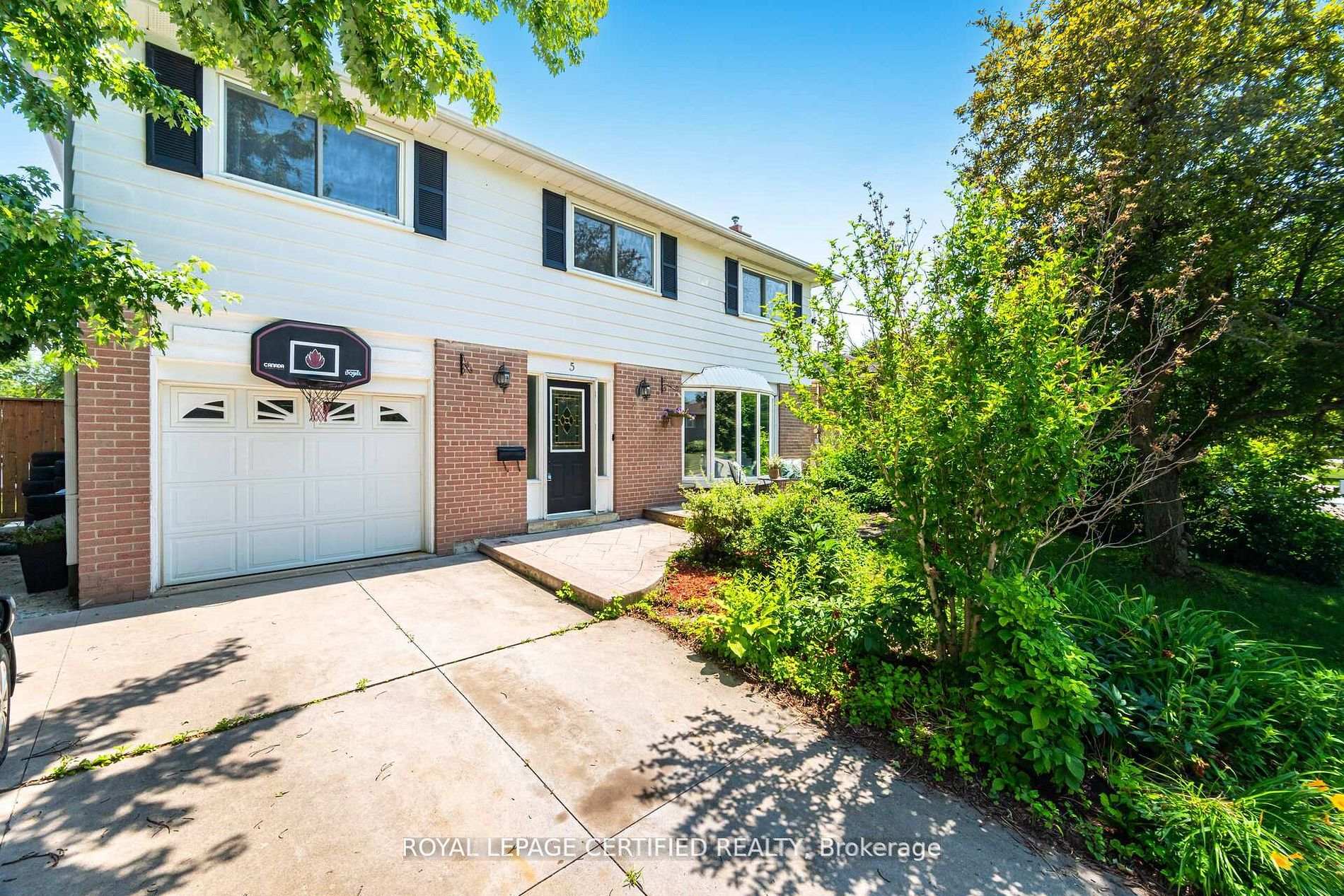 Photo 2 of 5 Stockman Crescent, Halton Hills, Georgetown — HOMEH