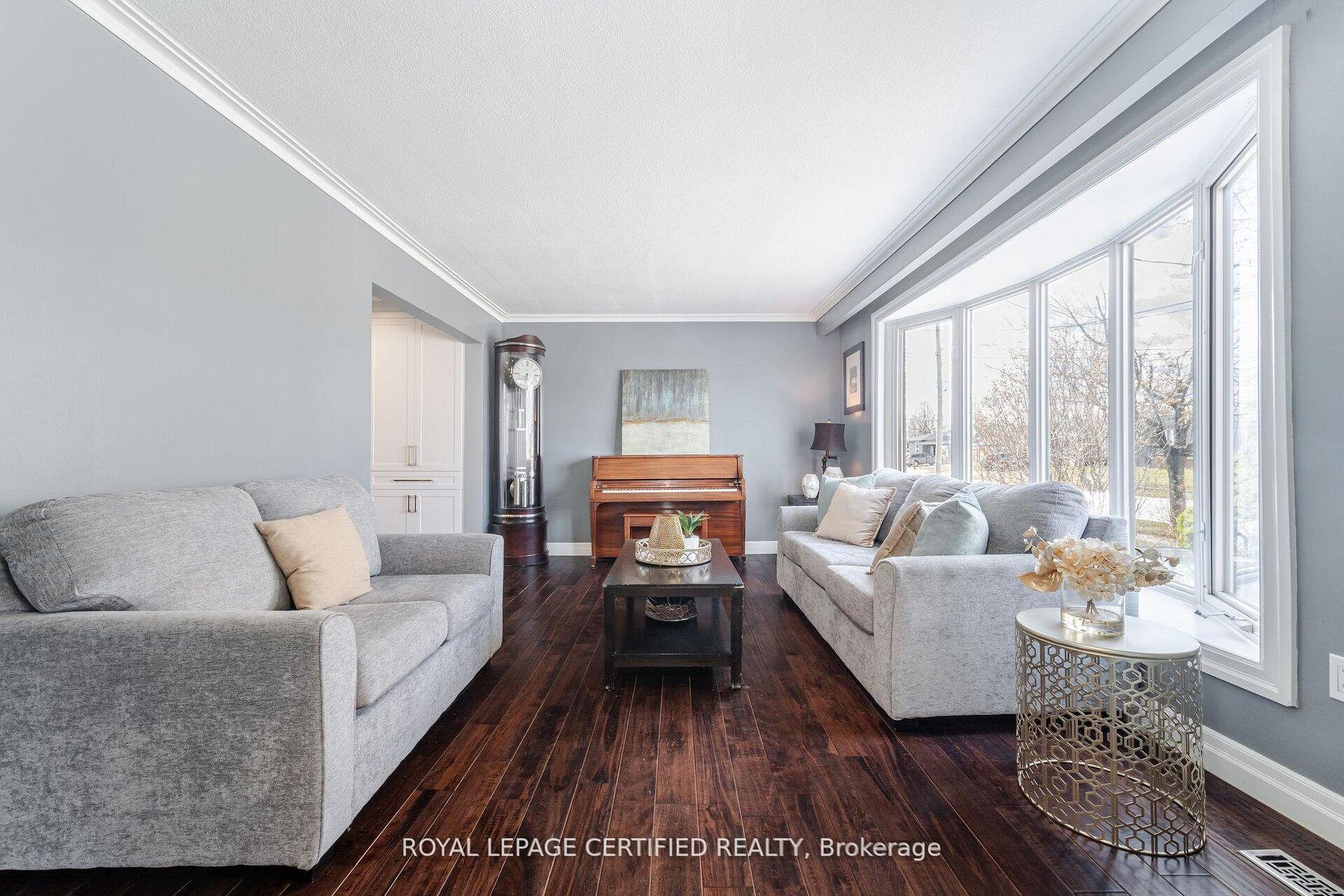Photo 3 of 5 Stockman Crescent, Halton Hills, Georgetown — HOMEH