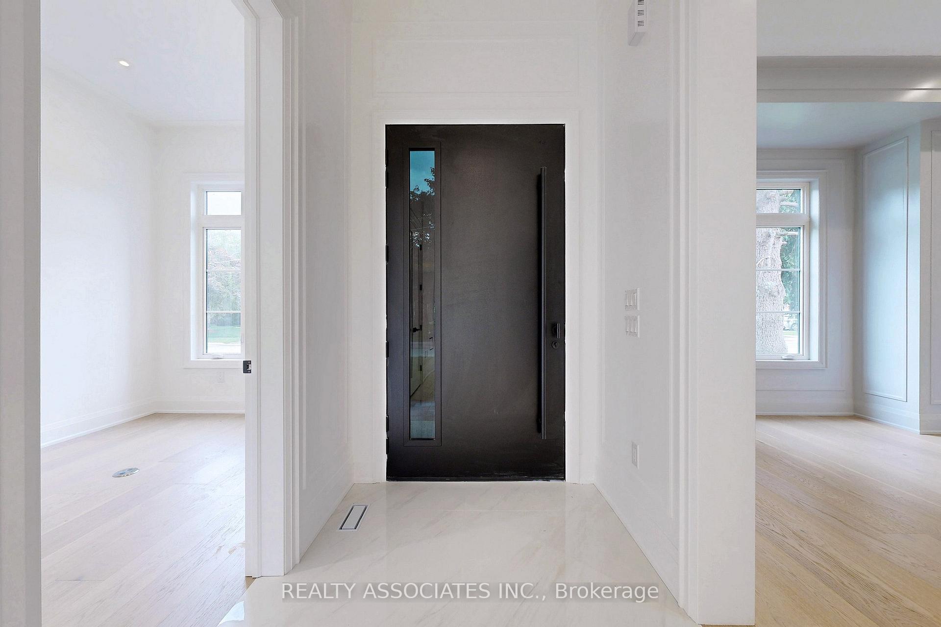 Photo 3 of 32 Cossar Avenue, Aurora, Aurora Highlands — HOMEH