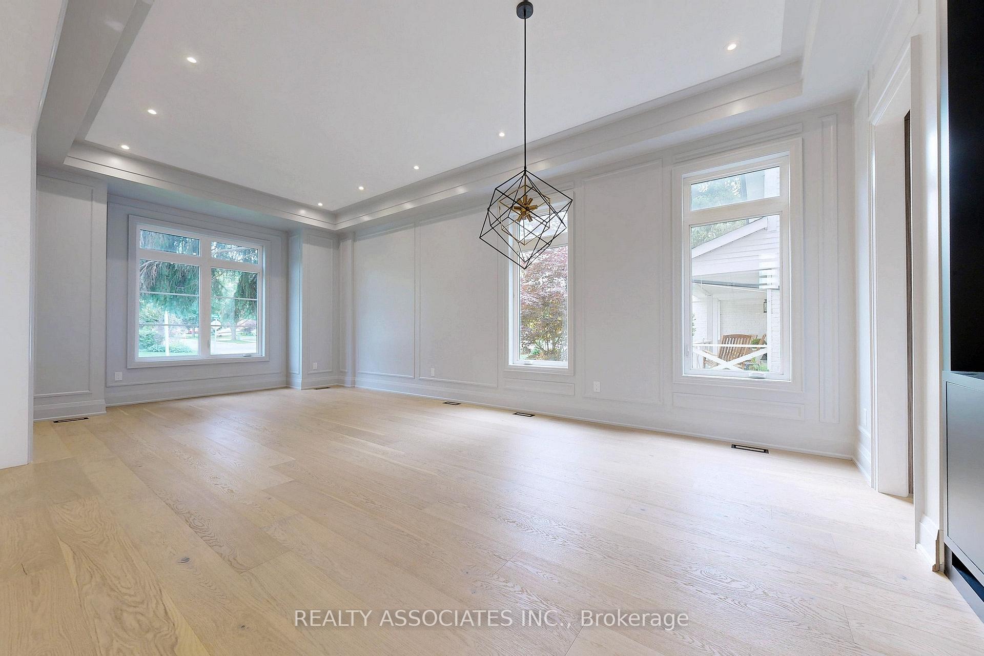 Photo 4 of 32 Cossar Avenue, Aurora, Aurora Highlands — HOMEH