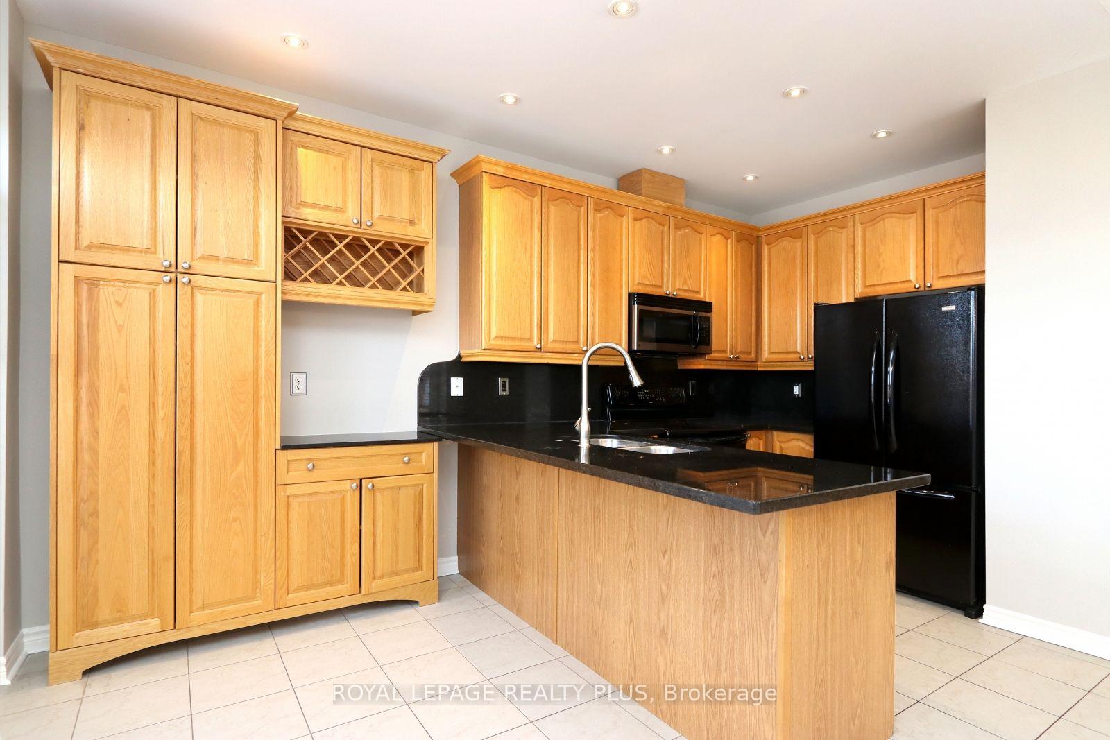 Photo 8 of 3656 Twinmaple Drive, Mississauga, Applewood — HOMEH