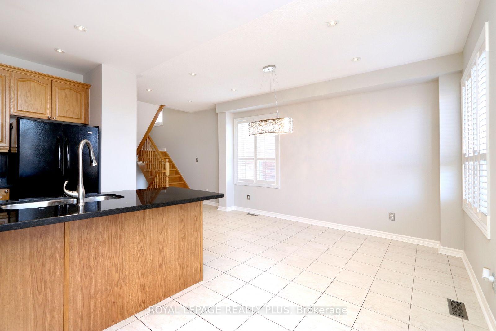 Photo 9 of 3656 Twinmaple Drive, Mississauga, Applewood — HOMEH