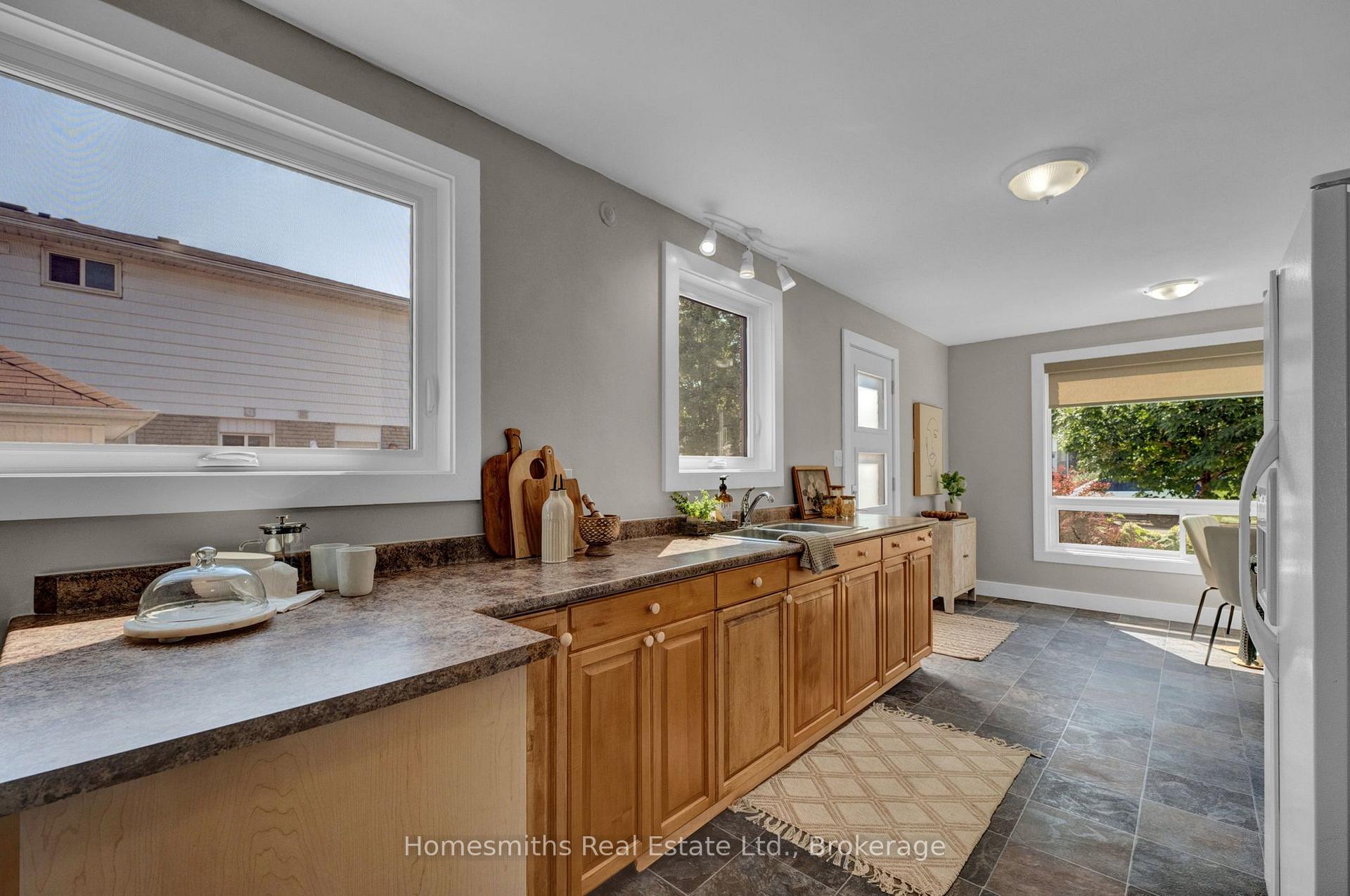 Photo 6 of 44 Loscombe Drive, Clarington, Bowmanville — HOMEH
