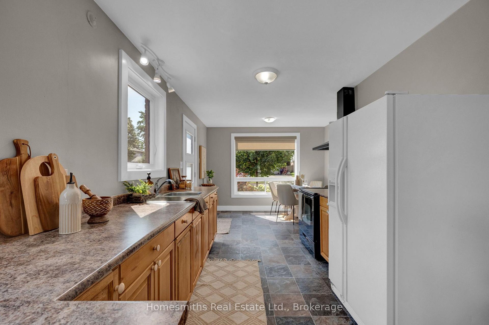 Photo 7 of 44 Loscombe Drive, Clarington, Bowmanville — HOMEH
