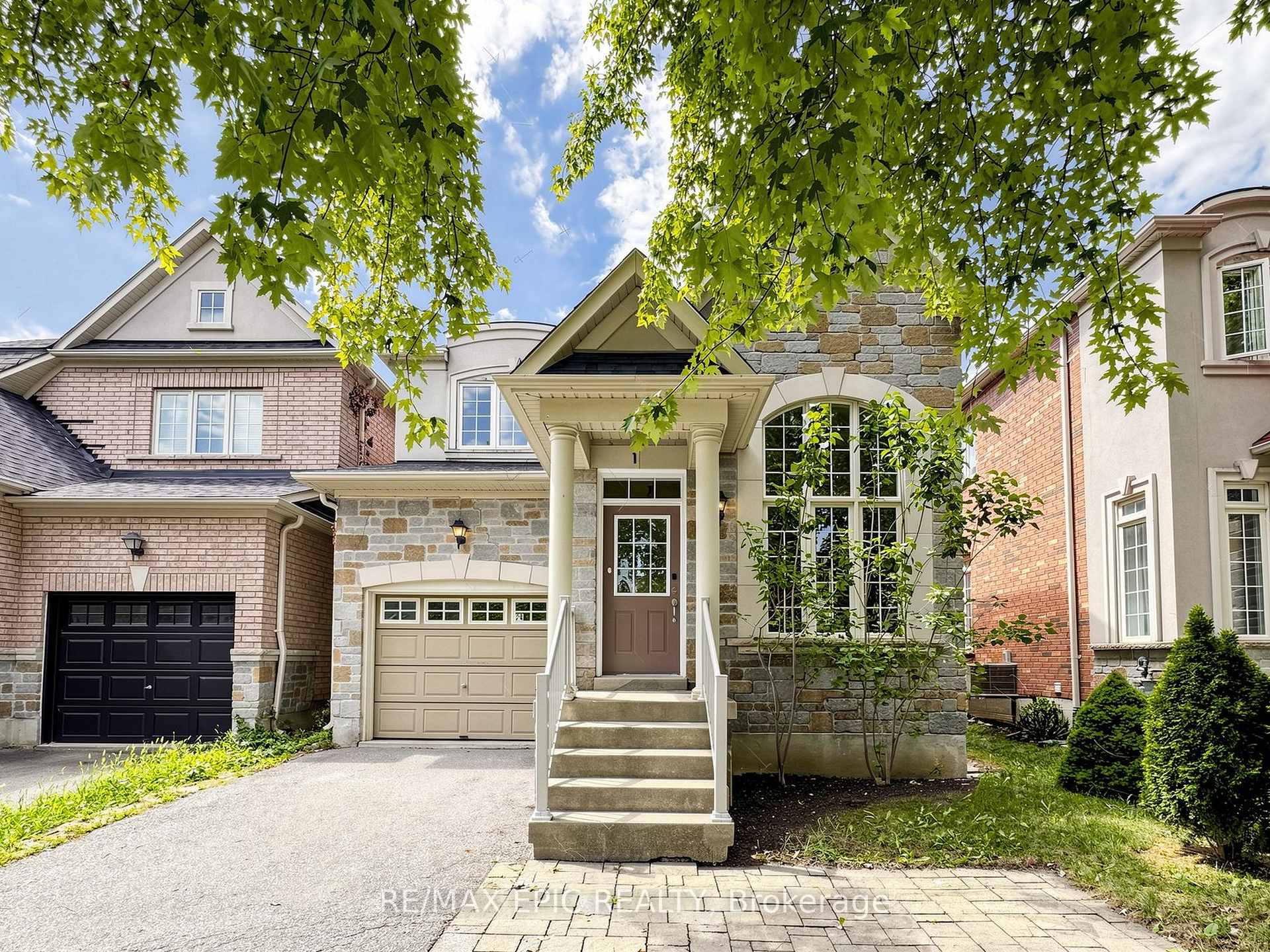 Photo 1 of 74 Dewpoint Road, Vaughan, Patterson — HOMEH