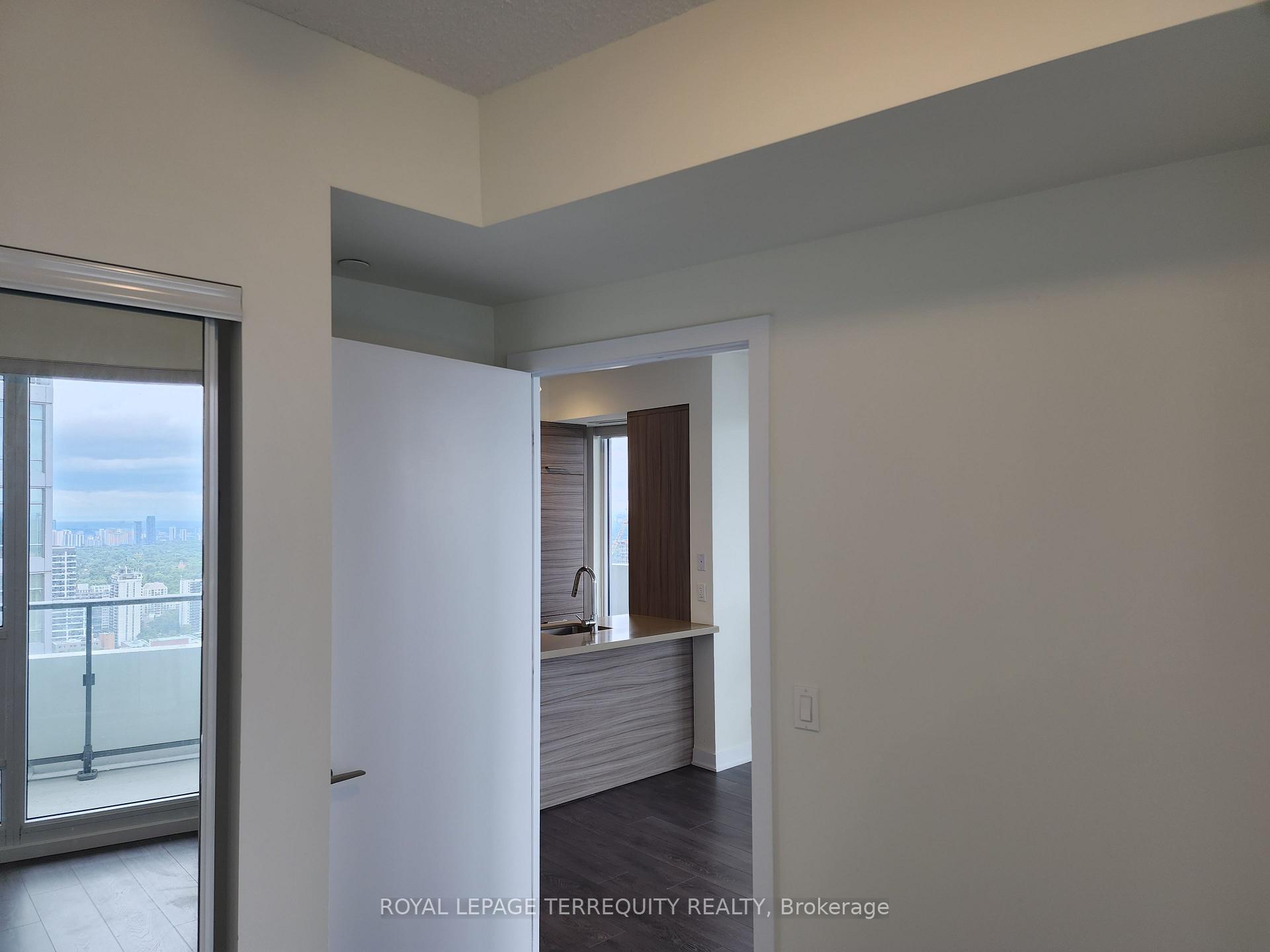 Photo 9 of Unit 3803, 2221 Yonge Street, Toronto, Mount Pleasant West — HOMEH