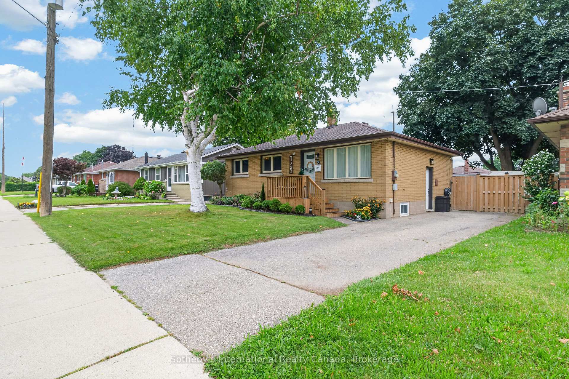 Photo 1 of 94 Ninth Avenue, Brantford, Eagle Place East — HOMEH