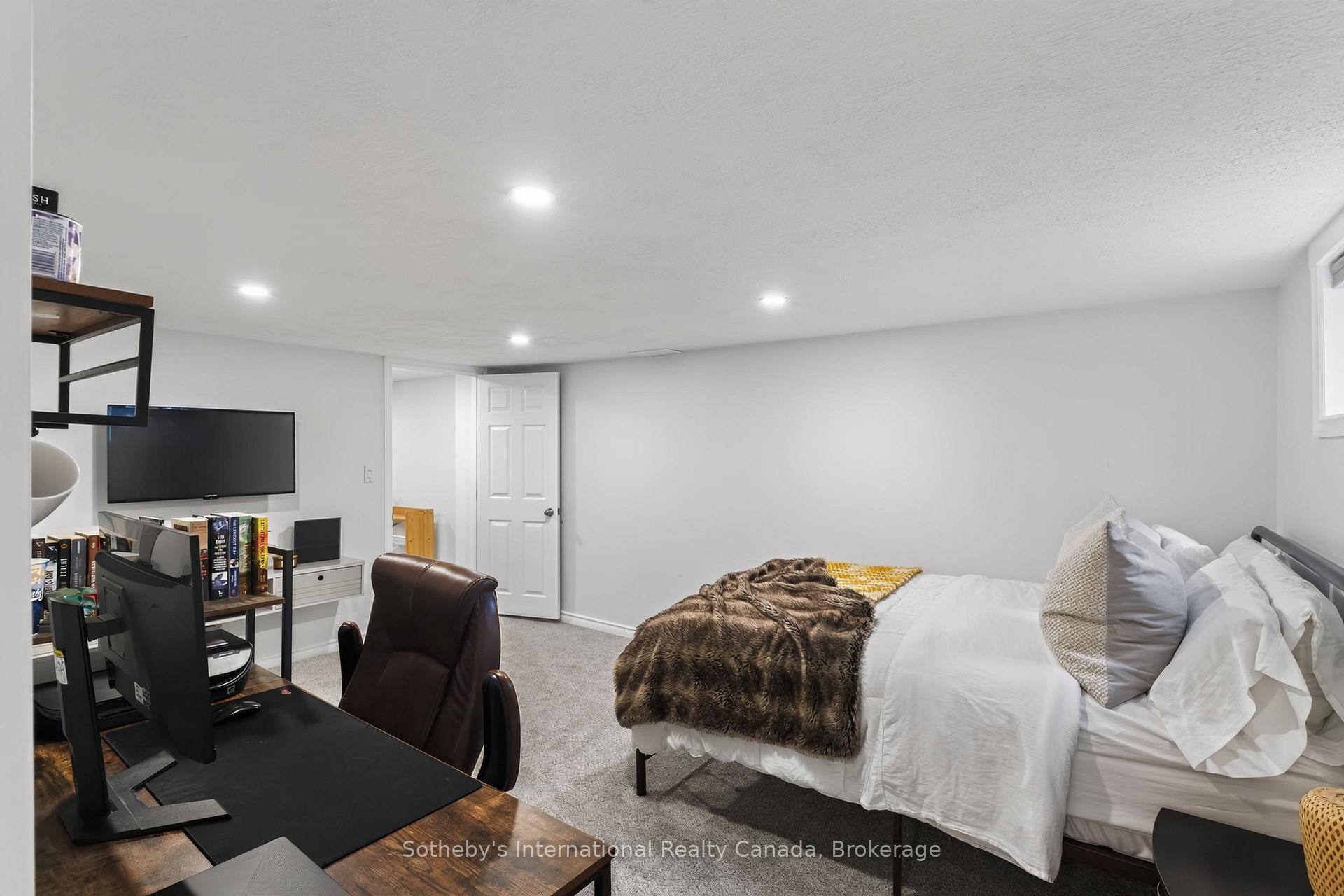 Photo 27 of 94 Ninth Avenue, Brantford, Eagle Place East — HOMEH