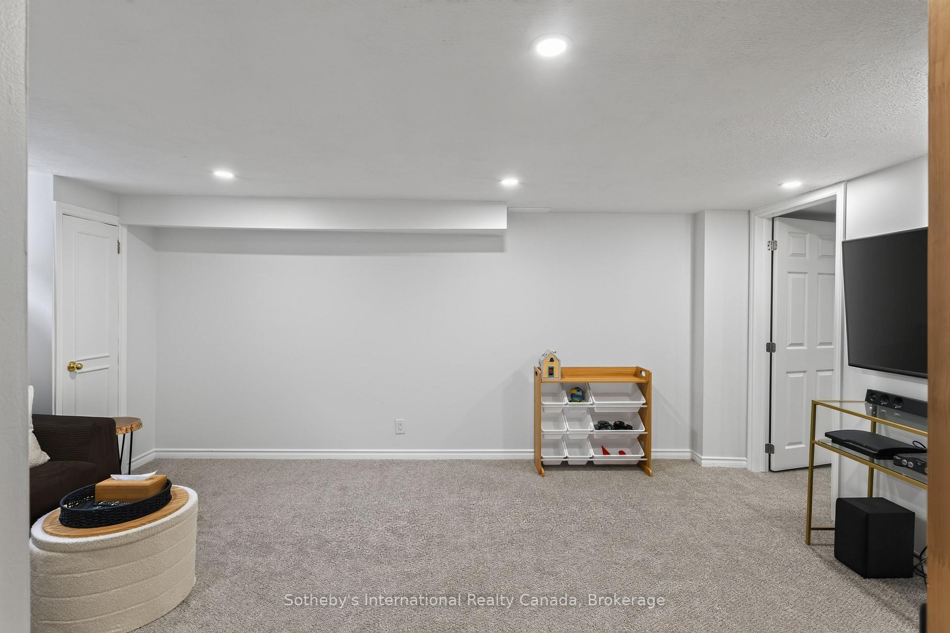 Photo 30 of 94 Ninth Avenue, Brantford, Eagle Place East — HOMEH