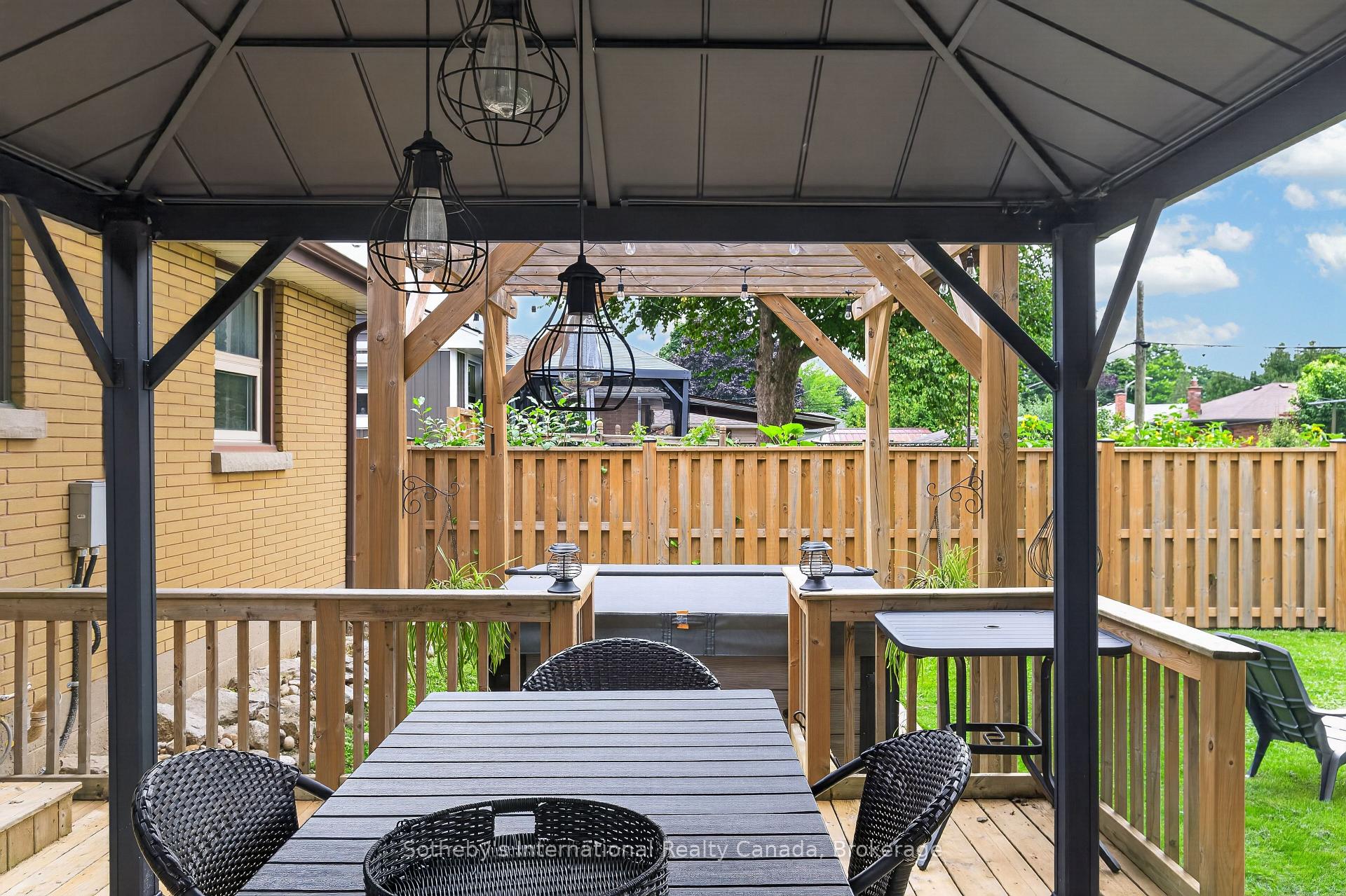 Photo 42 of 94 Ninth Avenue, Brantford, Eagle Place East — HOMEH