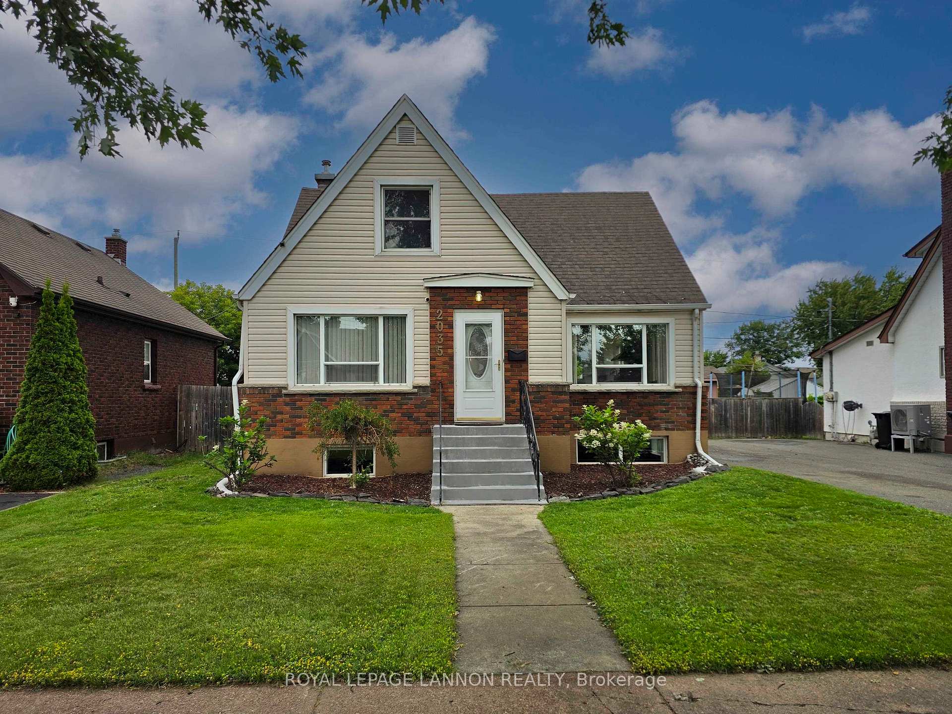 Photo 1 of 2035 Hamilton Avenue, Thunder Bay, Hyde Park — HOMEH