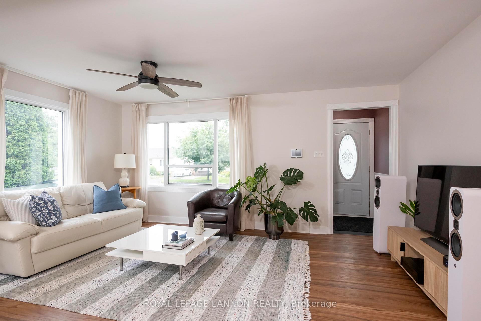 Photo 4 of 2035 Hamilton Avenue, Thunder Bay, Hyde Park — HOMEH