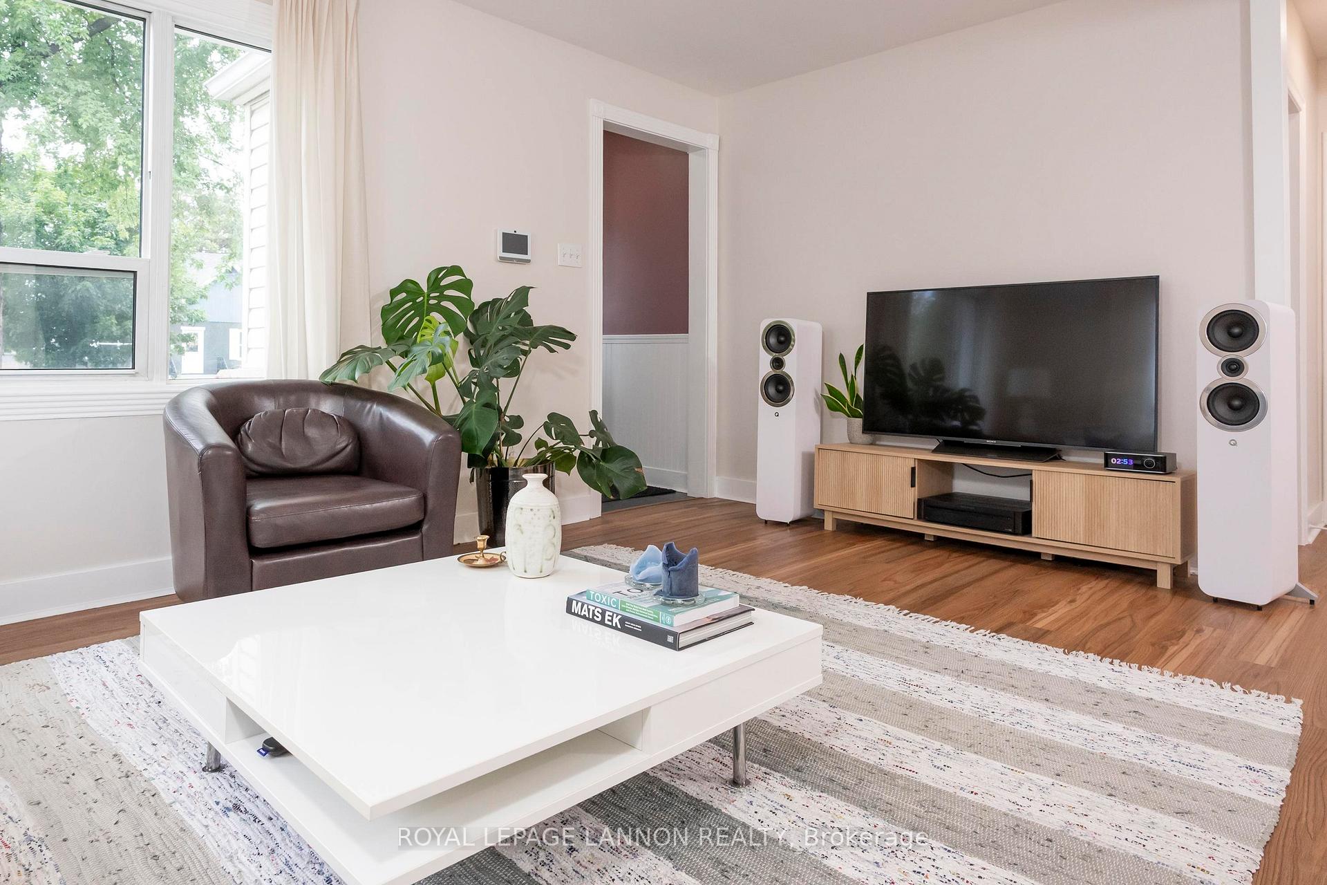 Photo 6 of 2035 Hamilton Avenue, Thunder Bay, Hyde Park — HOMEH