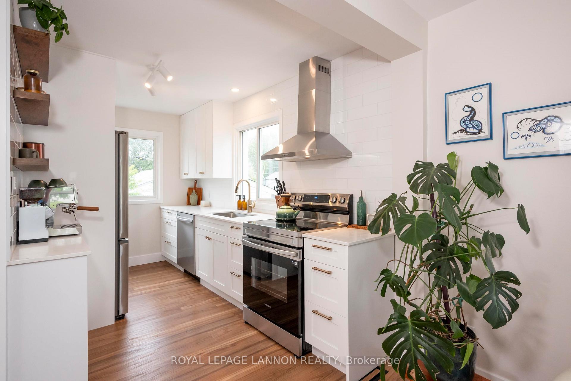 Photo 9 of 2035 Hamilton Avenue, Thunder Bay, Hyde Park — HOMEH