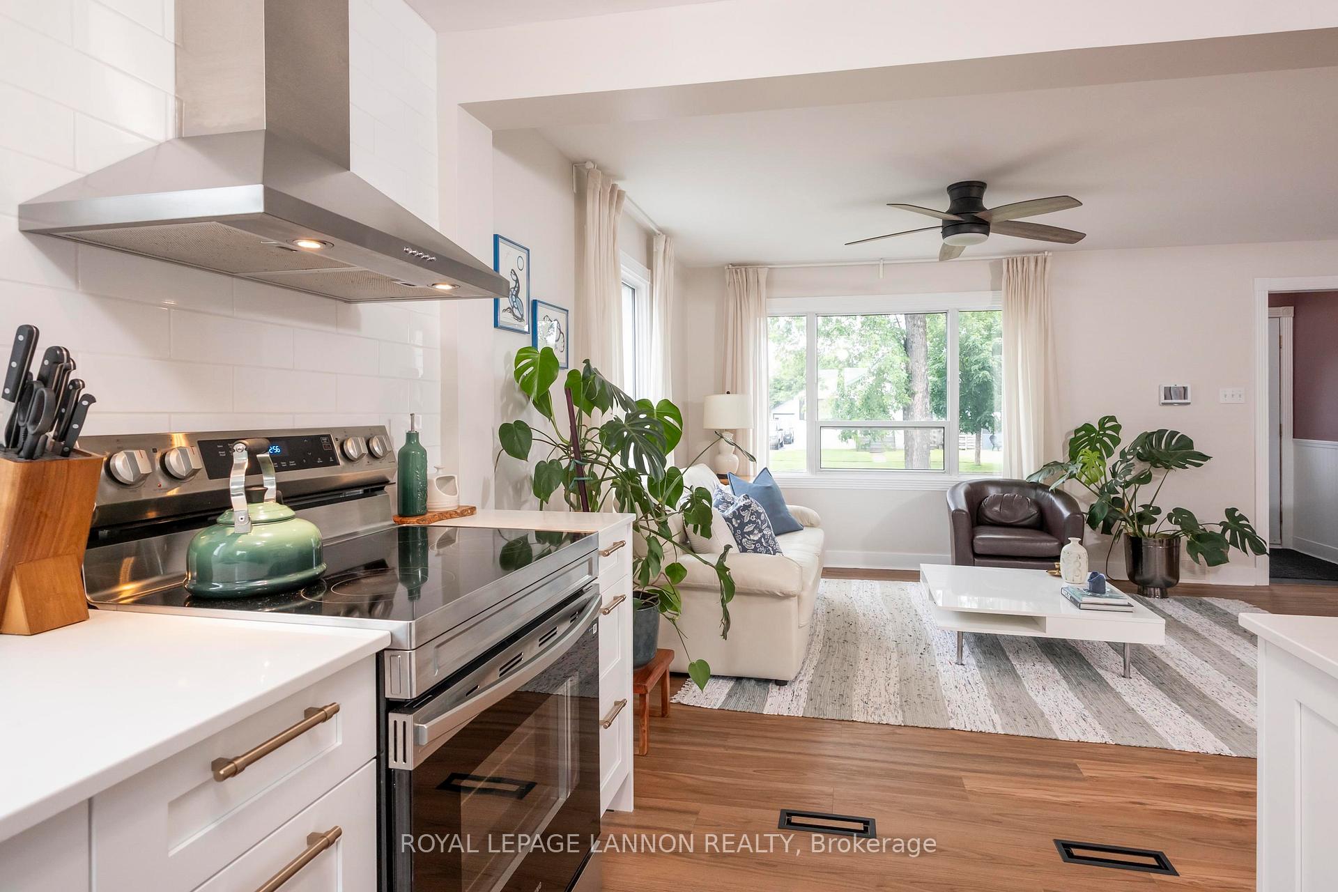 Photo 11 of 2035 Hamilton Avenue, Thunder Bay, Hyde Park — HOMEH
