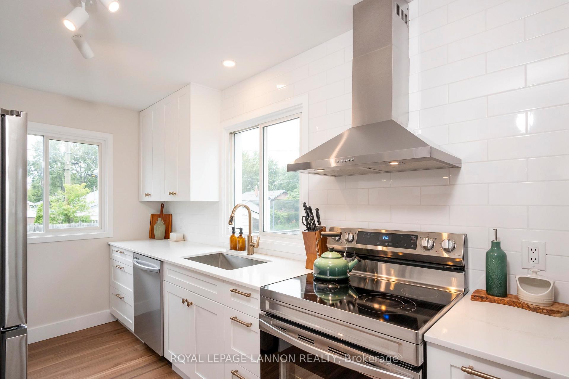 Photo 12 of 2035 Hamilton Avenue, Thunder Bay, Hyde Park — HOMEH