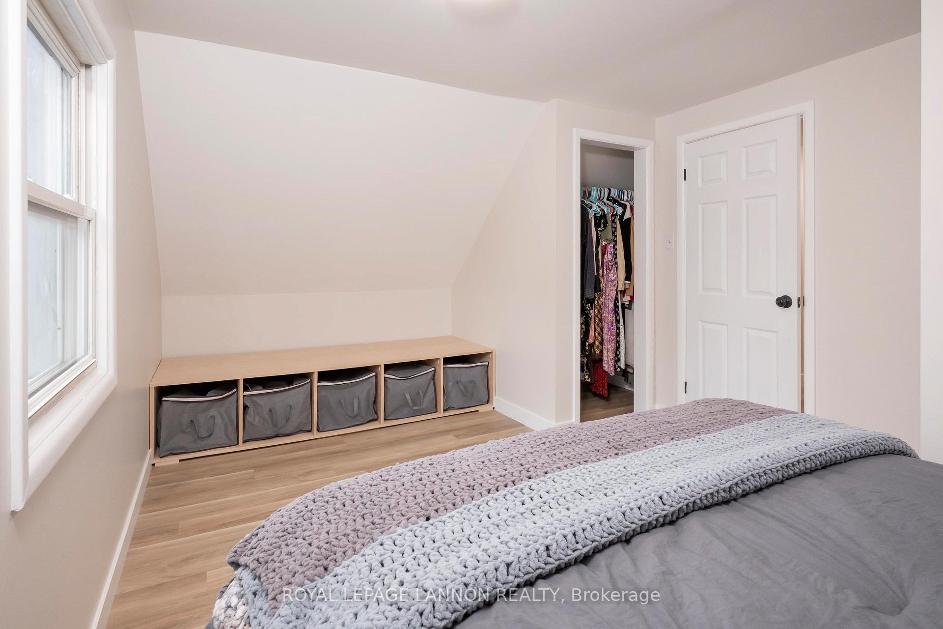 Photo 21 of 2035 Hamilton Avenue, Thunder Bay, Hyde Park — HOMEH