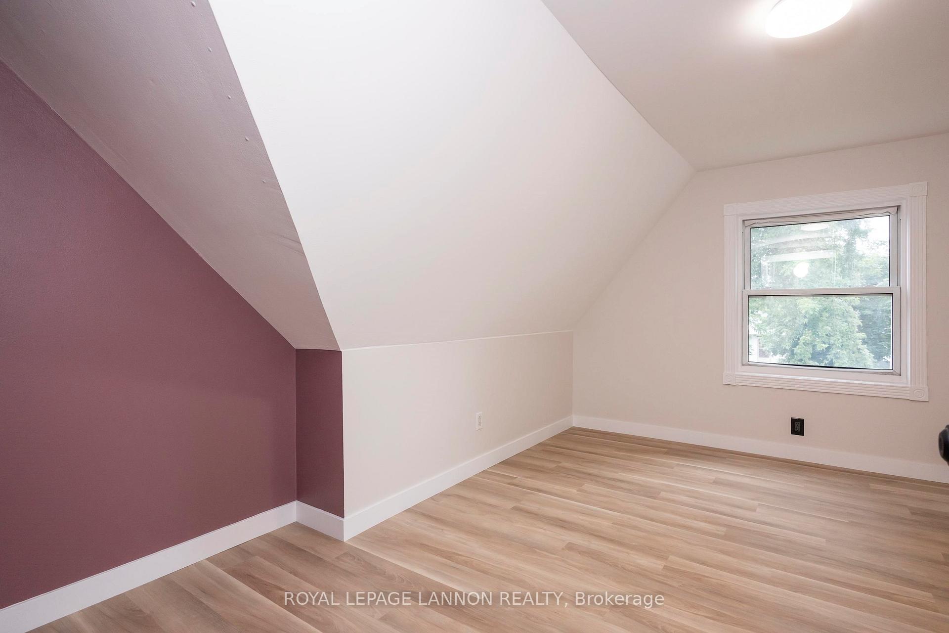 Photo 23 of 2035 Hamilton Avenue, Thunder Bay, Hyde Park — HOMEH