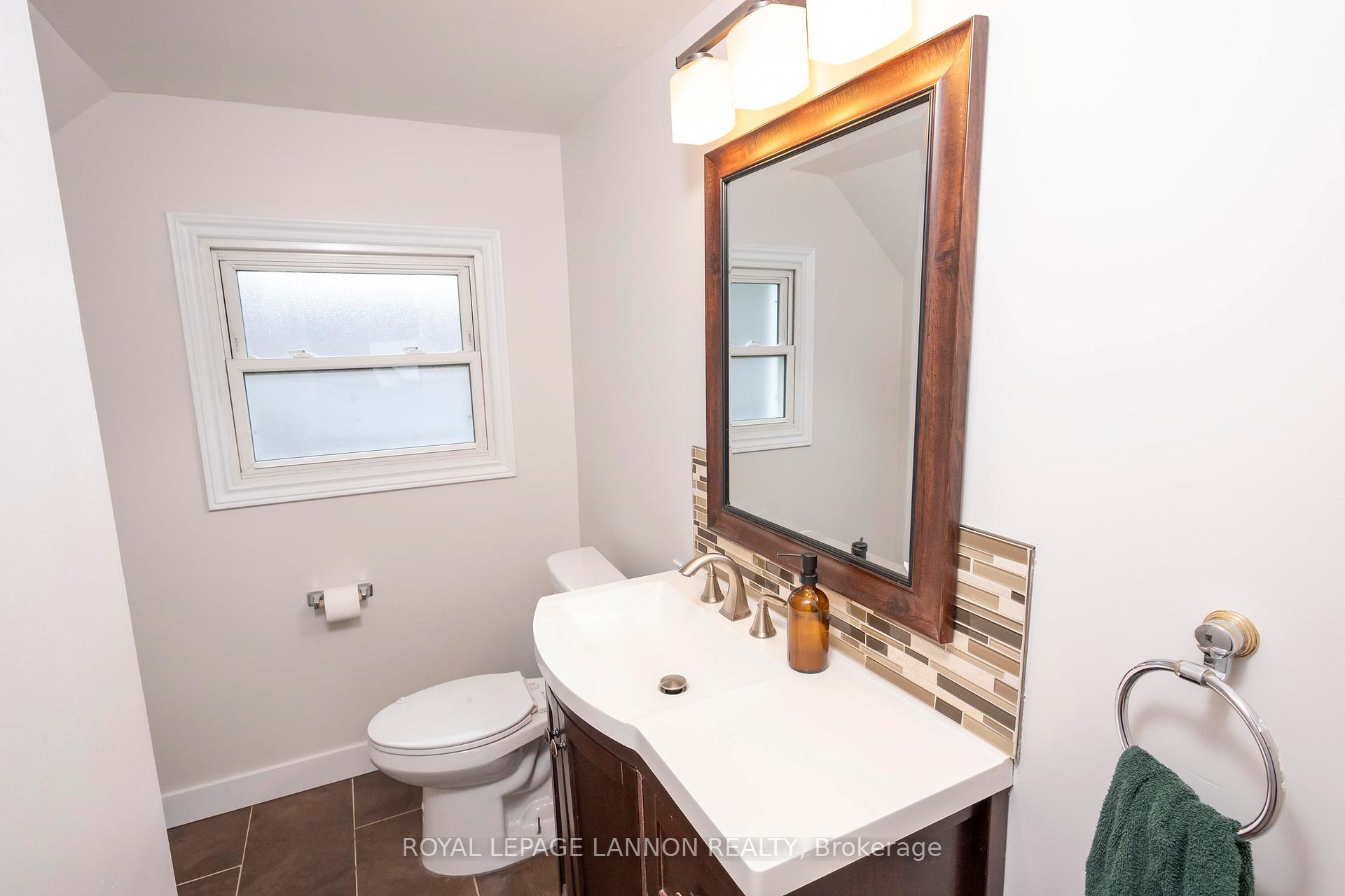 Photo 27 of 2035 Hamilton Avenue, Thunder Bay, Hyde Park — HOMEH