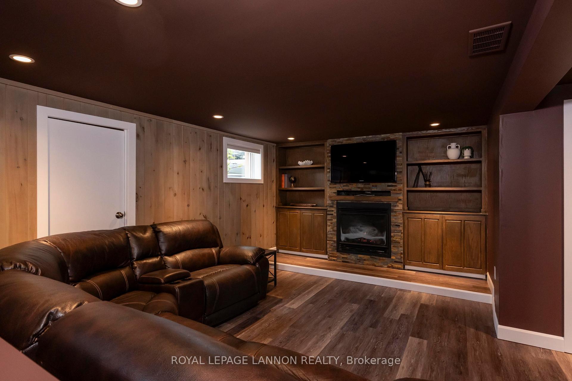 Photo 32 of 2035 Hamilton Avenue, Thunder Bay, Hyde Park — HOMEH