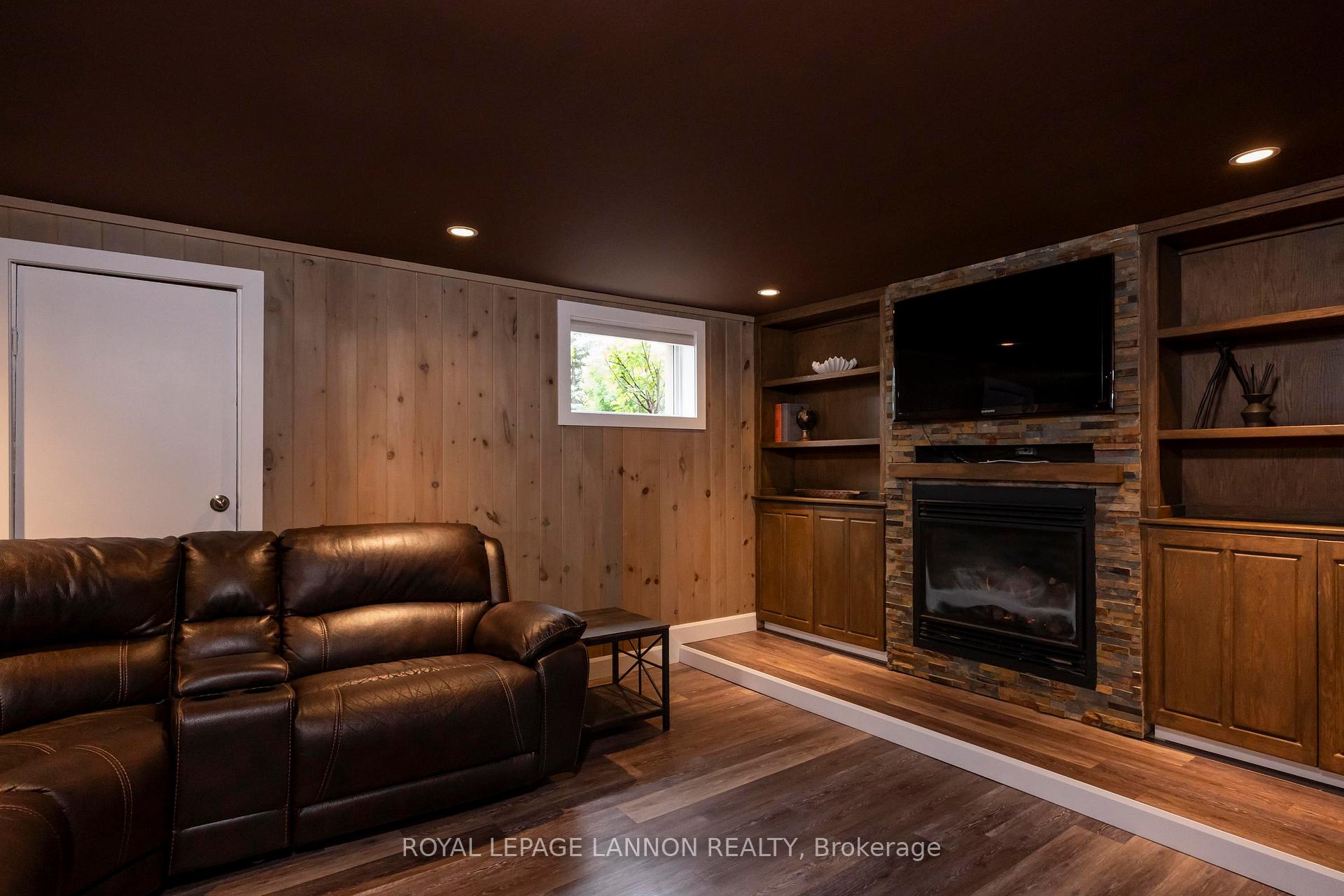 Photo 33 of 2035 Hamilton Avenue, Thunder Bay, Hyde Park — HOMEH