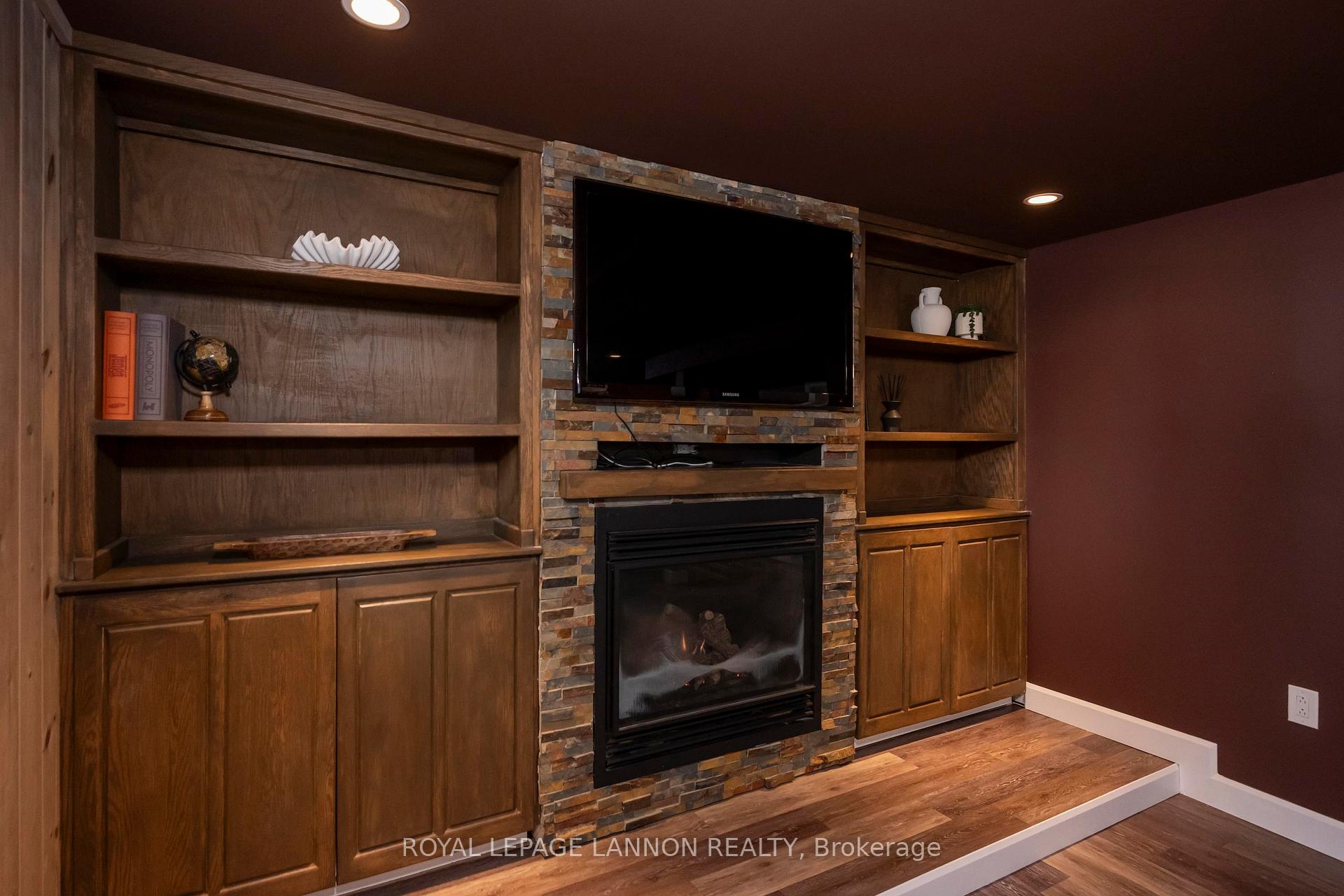 Photo 35 of 2035 Hamilton Avenue, Thunder Bay, Hyde Park — HOMEH