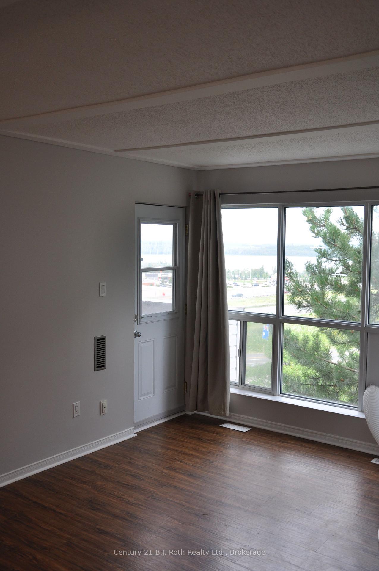 Photo 3 of Unit 416, 126 Bell Farm Road, Barrie, Alliance — HOMEH
