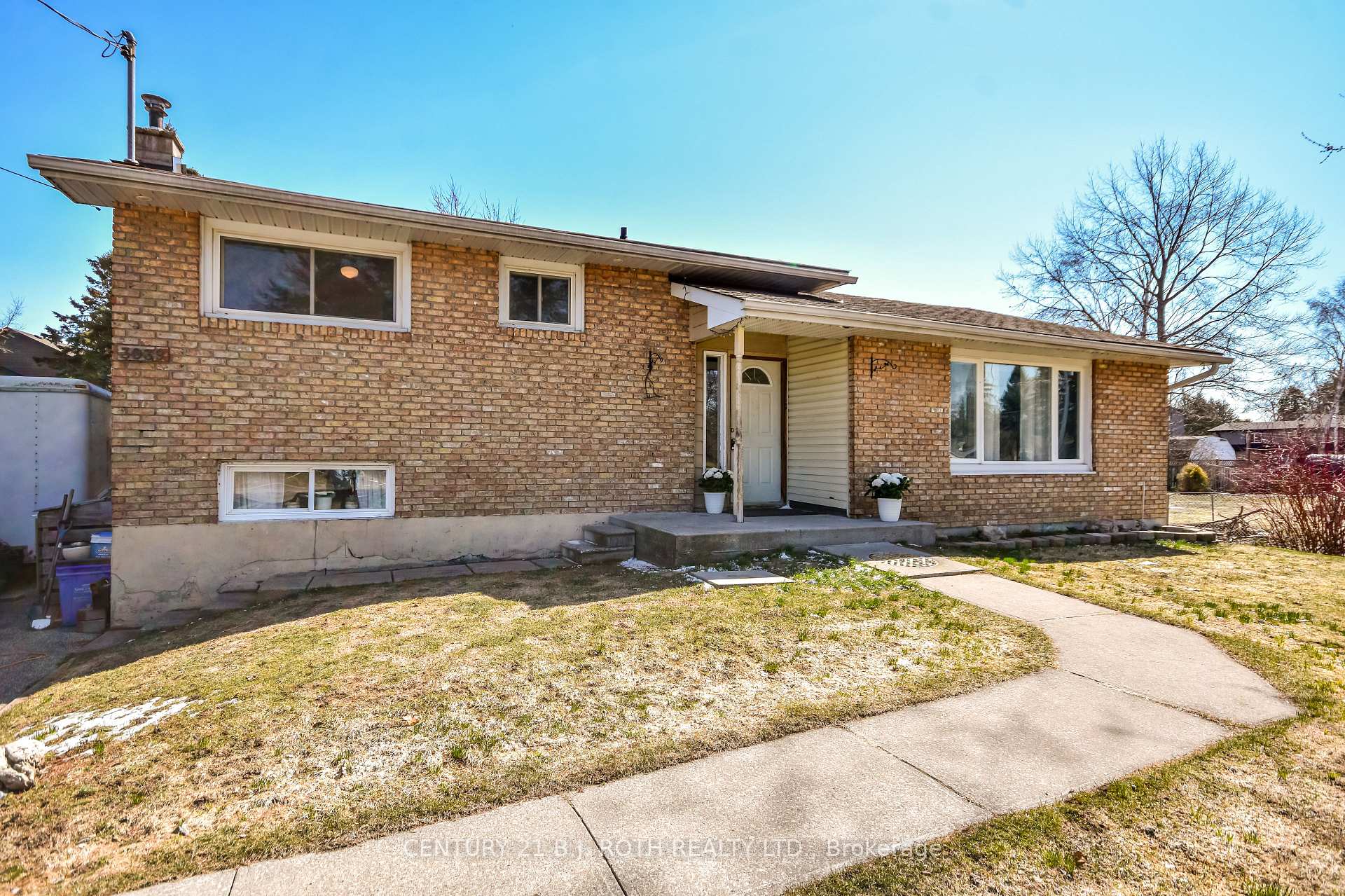 Photo 2 of 3039 Poplar Road, Innisfil, Rural Innisfil — HOMEH