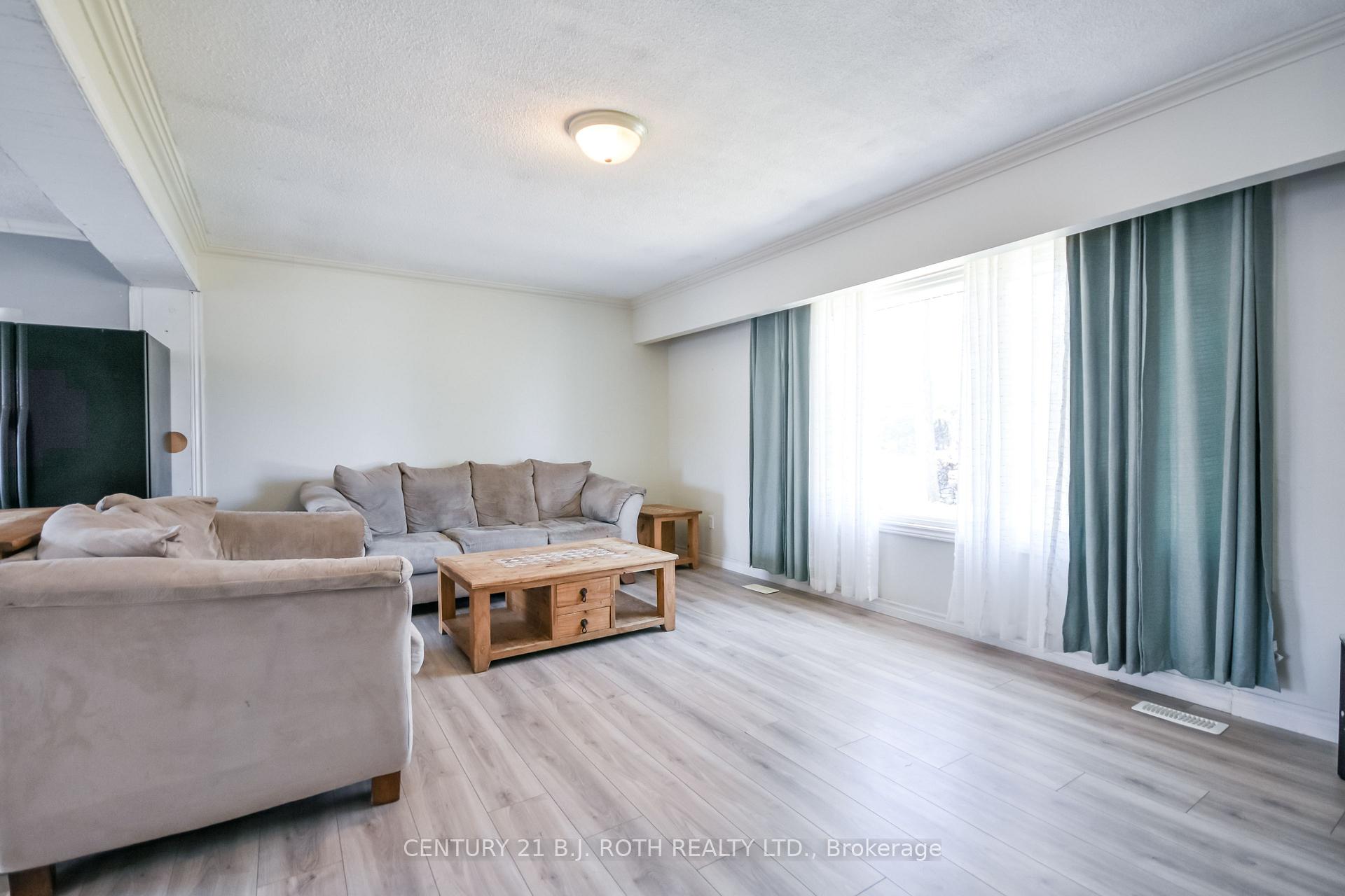 Photo 4 of 3039 Poplar Road, Innisfil, Rural Innisfil — HOMEH