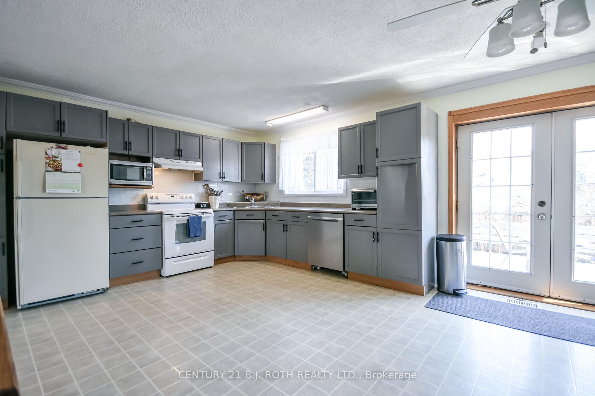 Photo 8 of 3039 Poplar Road, Innisfil, Rural Innisfil — HOMEH