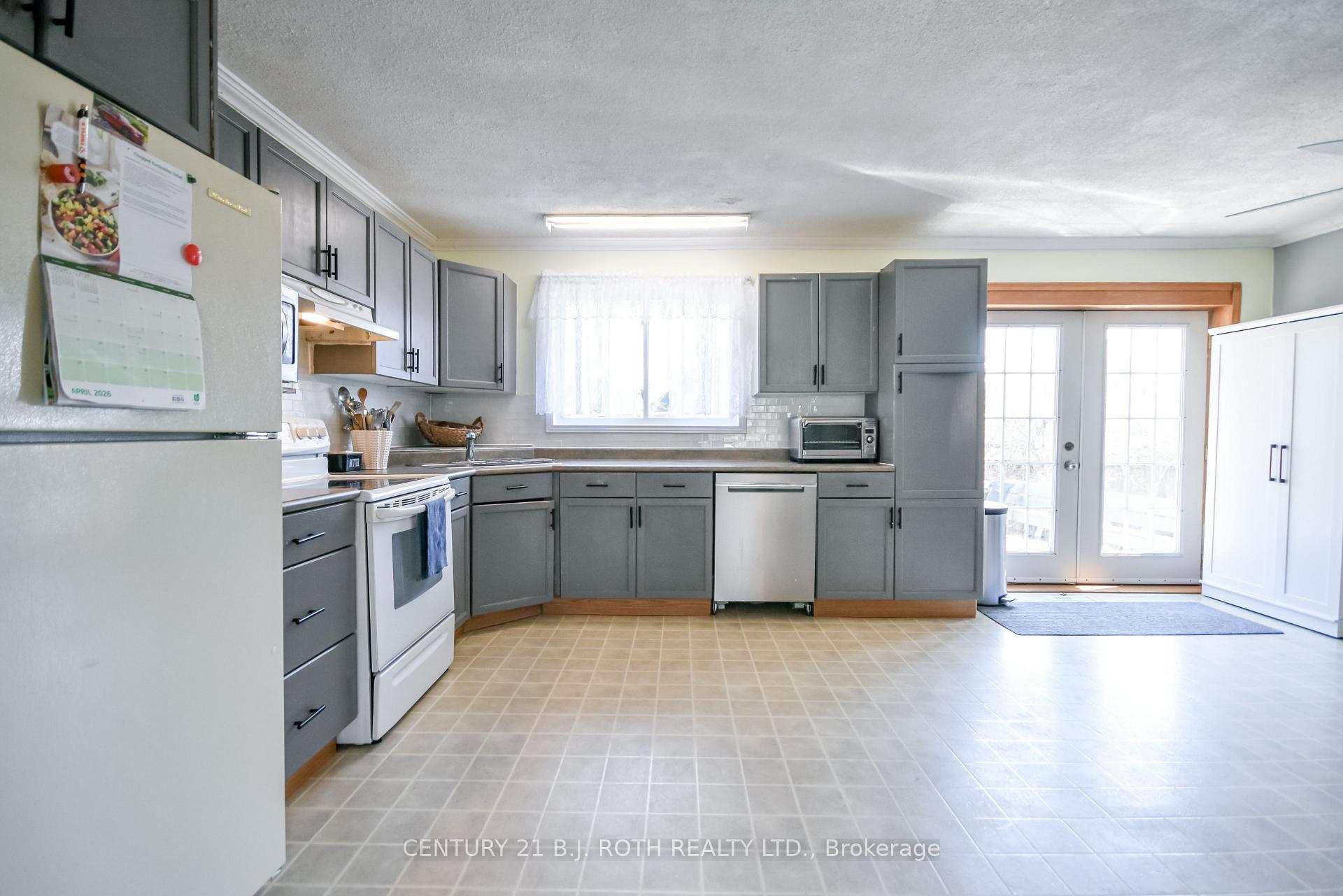 Photo 10 of 3039 Poplar Road, Innisfil, Rural Innisfil — HOMEH