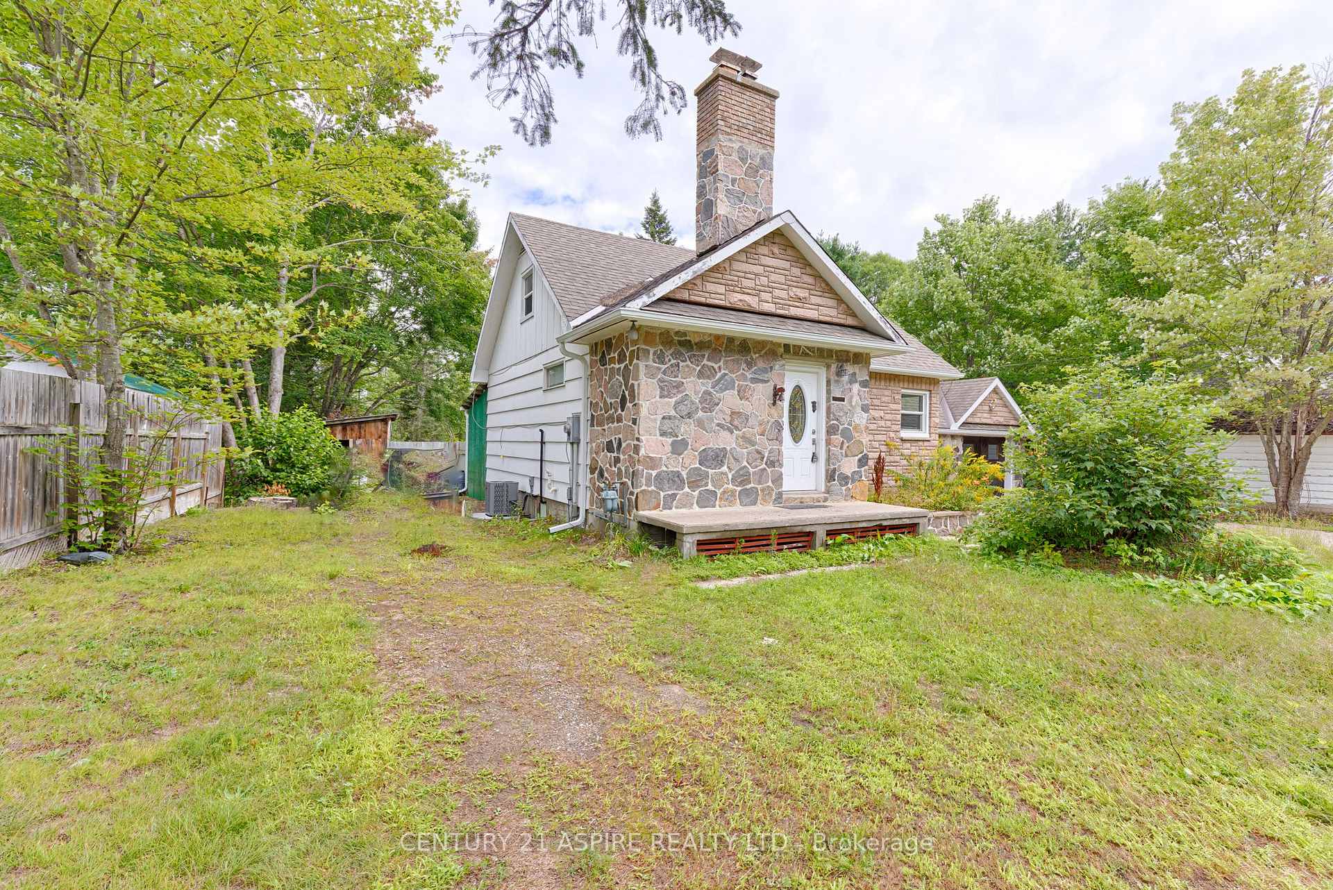 Photo 2 of 32868 Highway 17, Deep River, Deep River — HOMEH