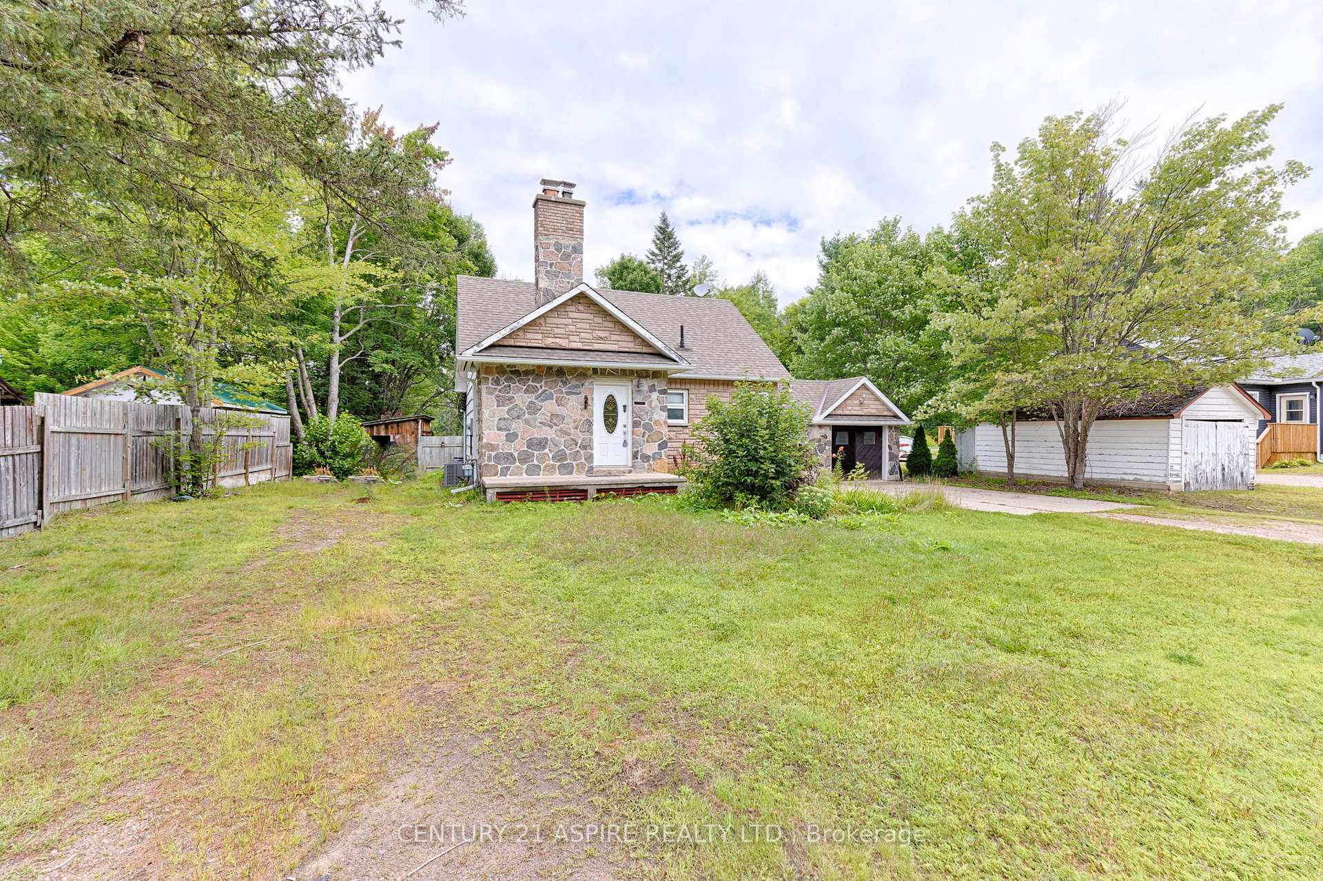 Photo 3 of 32868 Highway 17, Deep River, Deep River — HOMEH