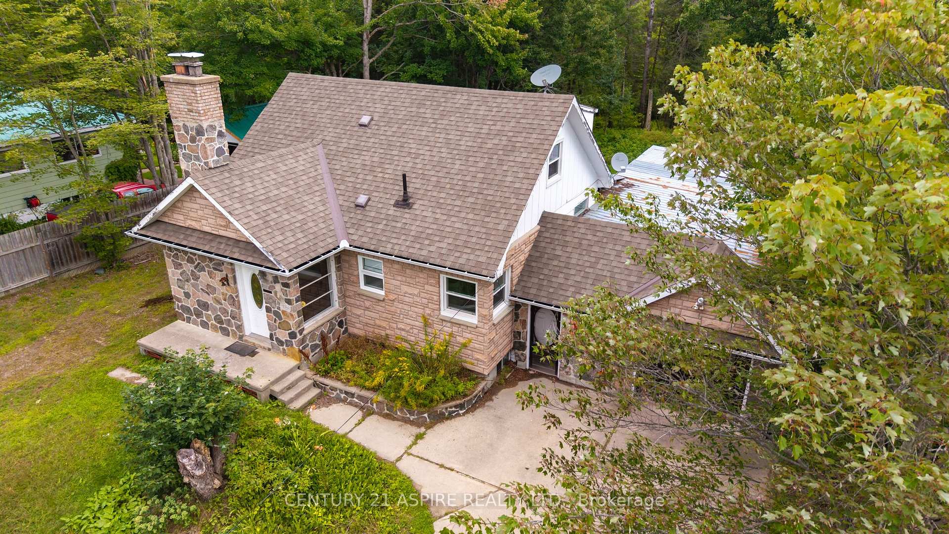 Photo 4 of 32868 Highway 17, Deep River, Deep River — HOMEH