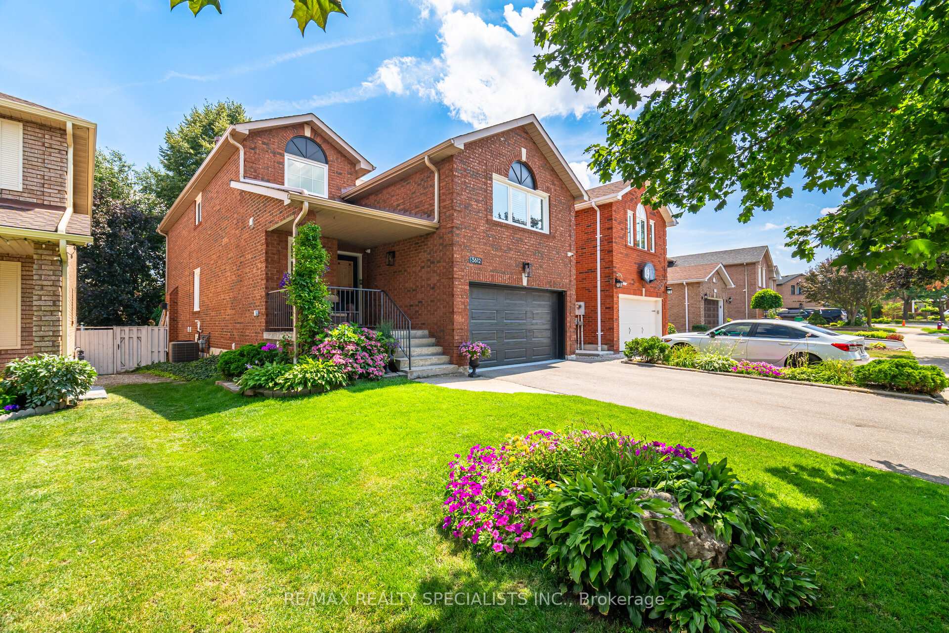 Photo 3 of 5612 Shillington Drive, Mississauga, Hurontario — HOMEH