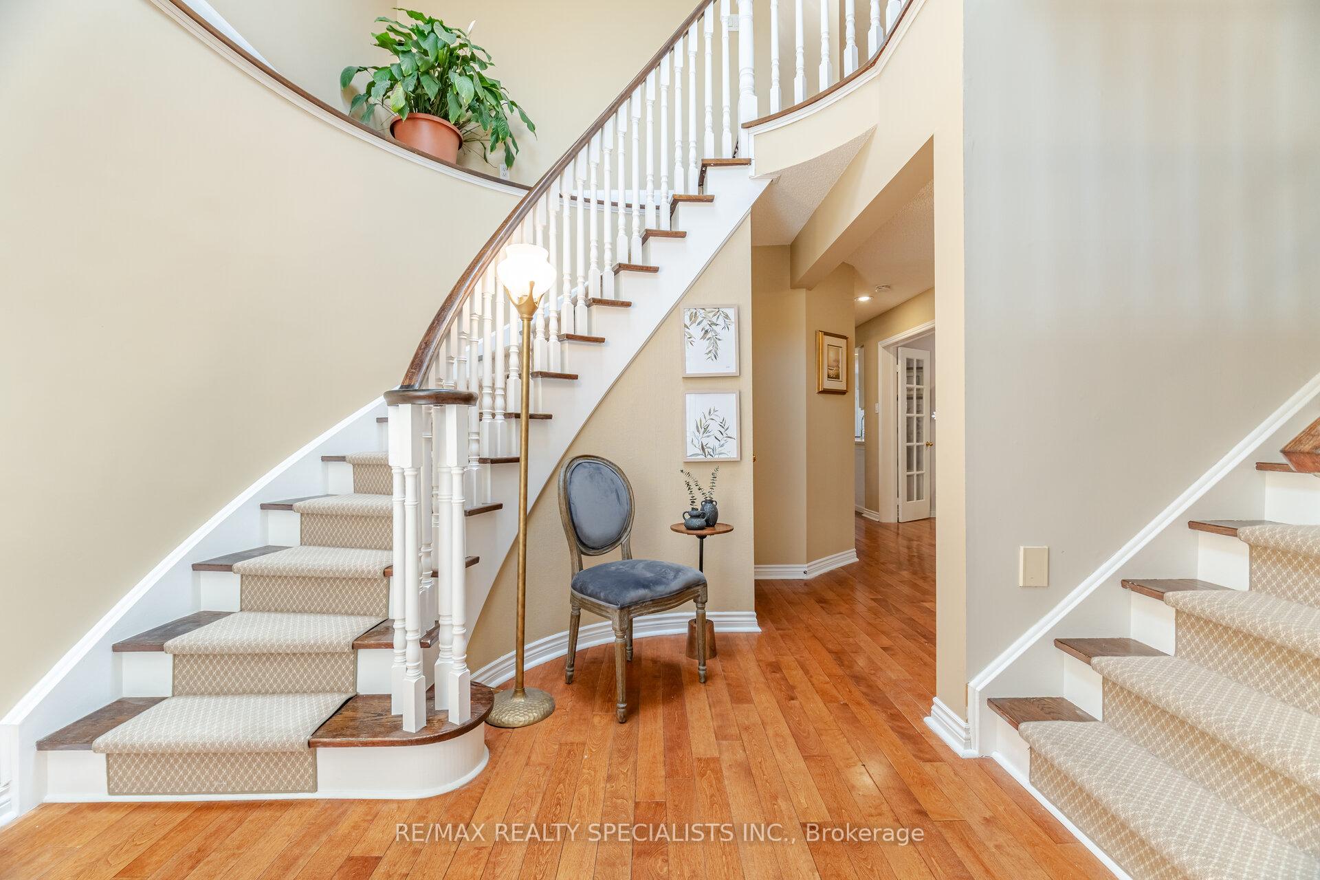 Photo 7 of 5612 Shillington Drive, Mississauga, Hurontario — HOMEH