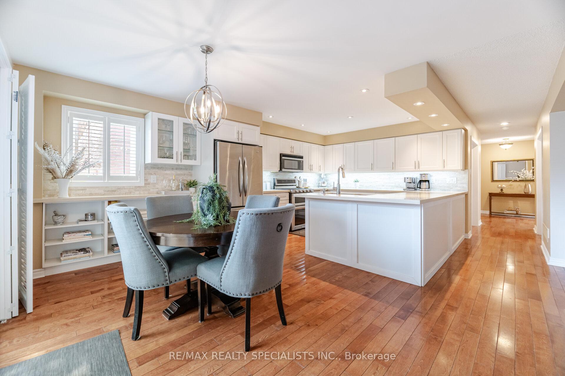 Photo 9 of 5612 Shillington Drive, Mississauga, Hurontario — HOMEH