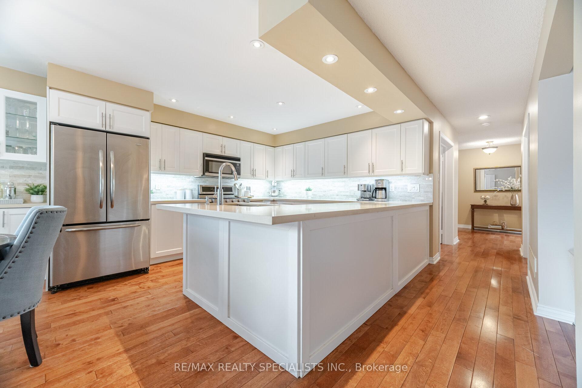 Photo 11 of 5612 Shillington Drive, Mississauga, Hurontario — HOMEH