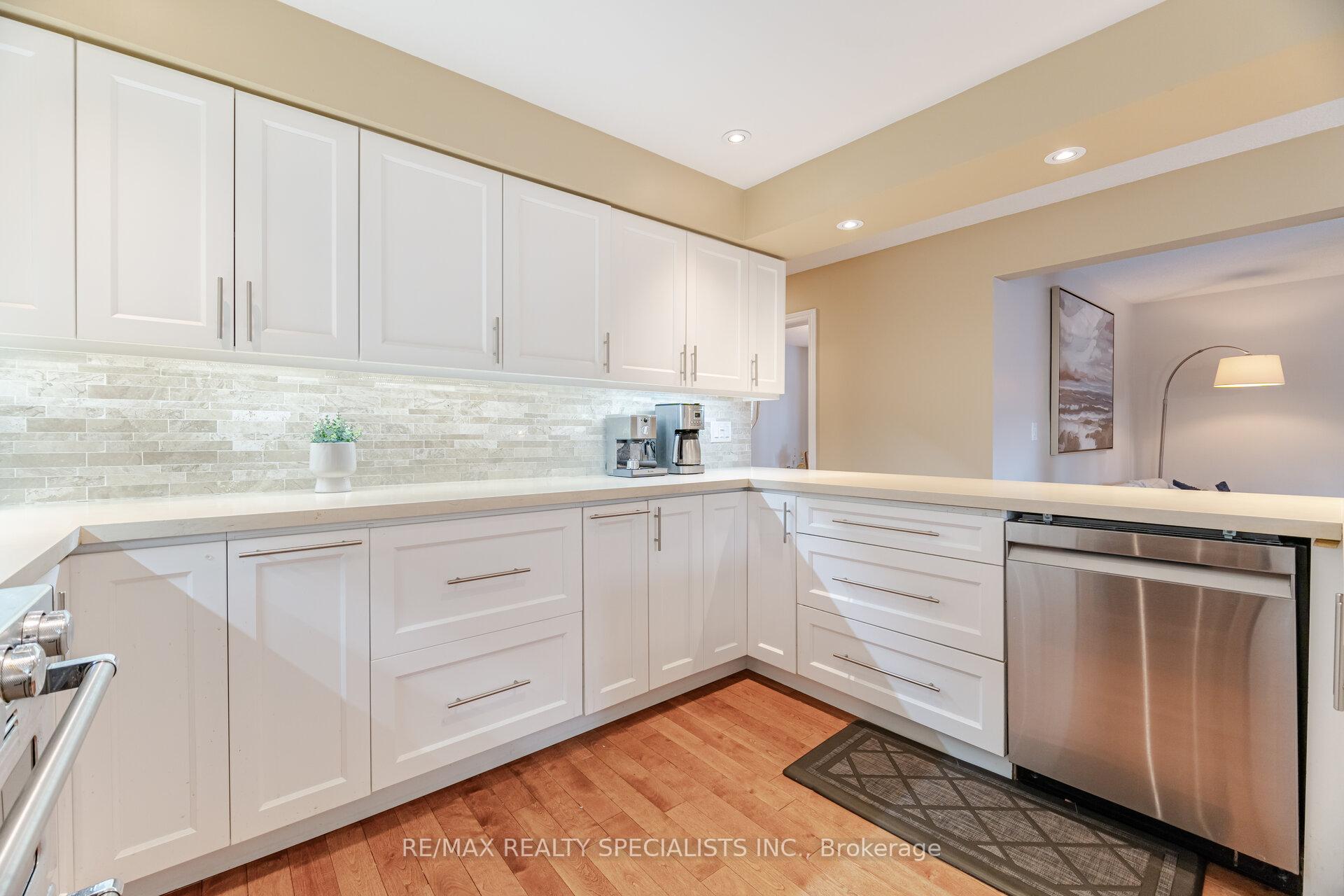 Photo 13 of 5612 Shillington Drive, Mississauga, Hurontario — HOMEH