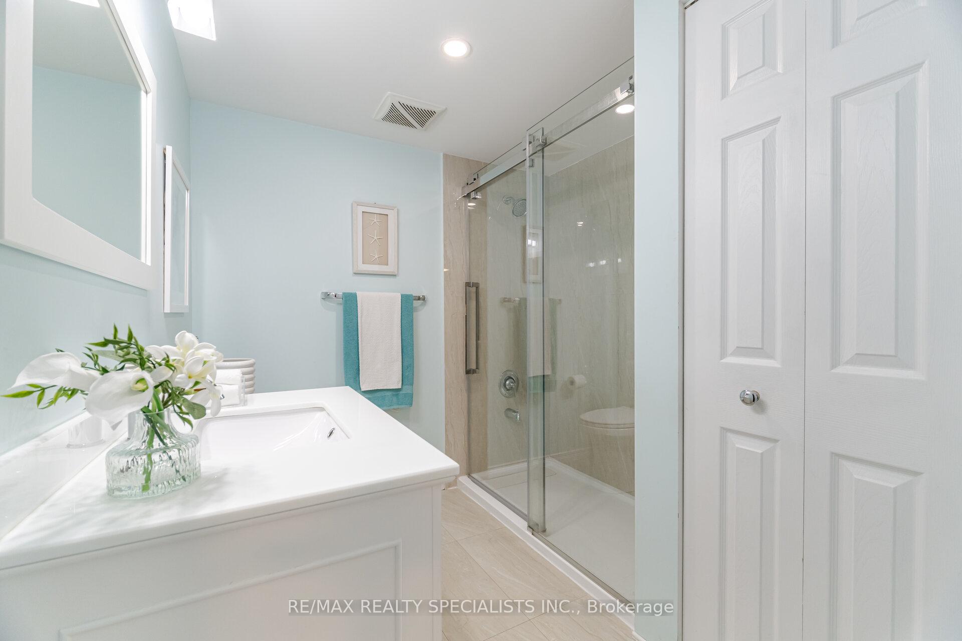 Photo 65 of 5612 Shillington Drive, Mississauga, Hurontario — HOMEH