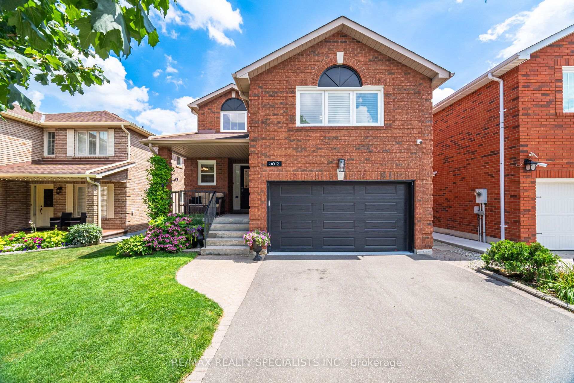 Photo 2 of 5612 Shillington Drive, Mississauga, Hurontario — HOMEH